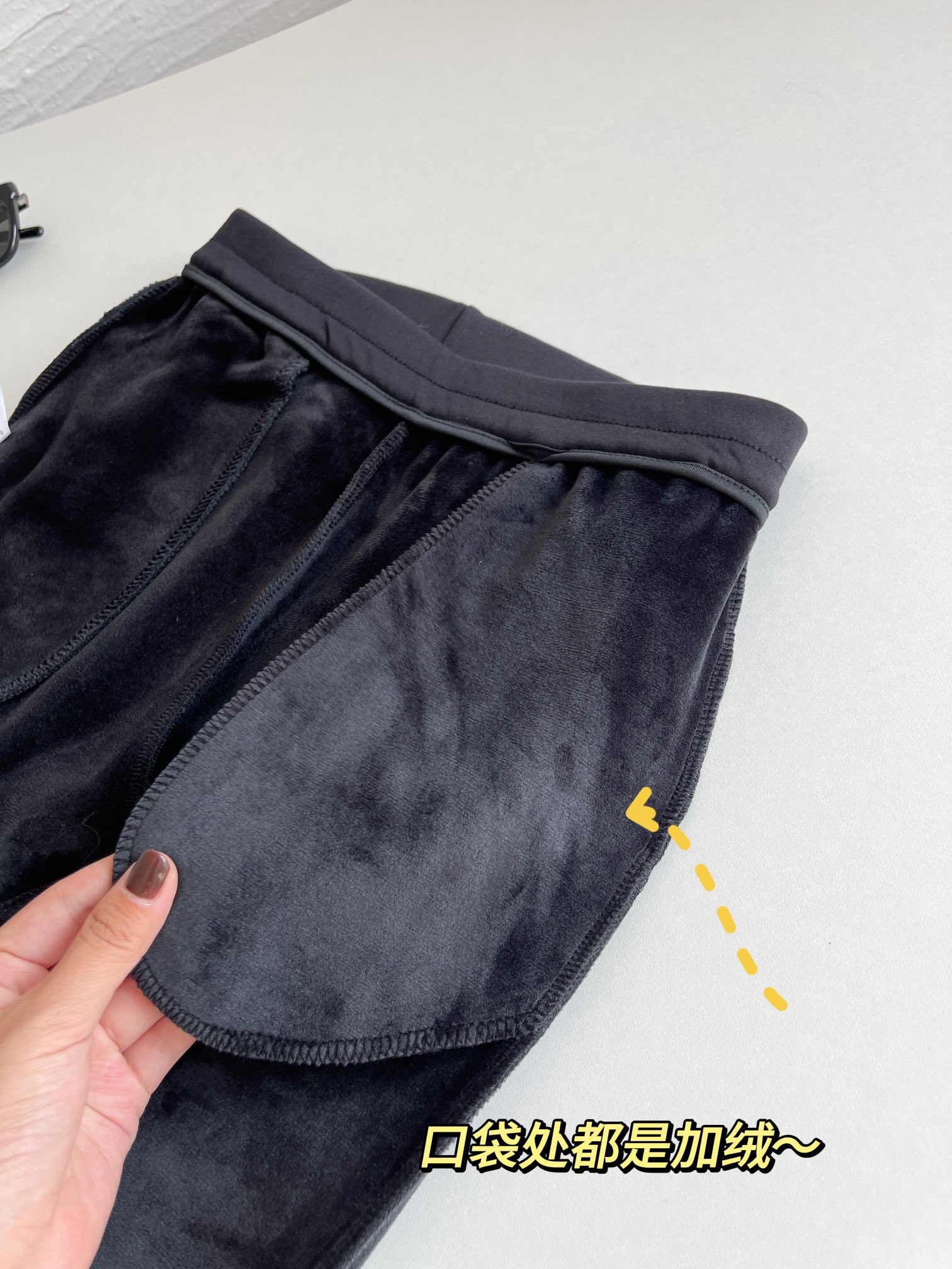 ** Precision interior seam construction with fleece-lined pocket bags - Comprehensive 2