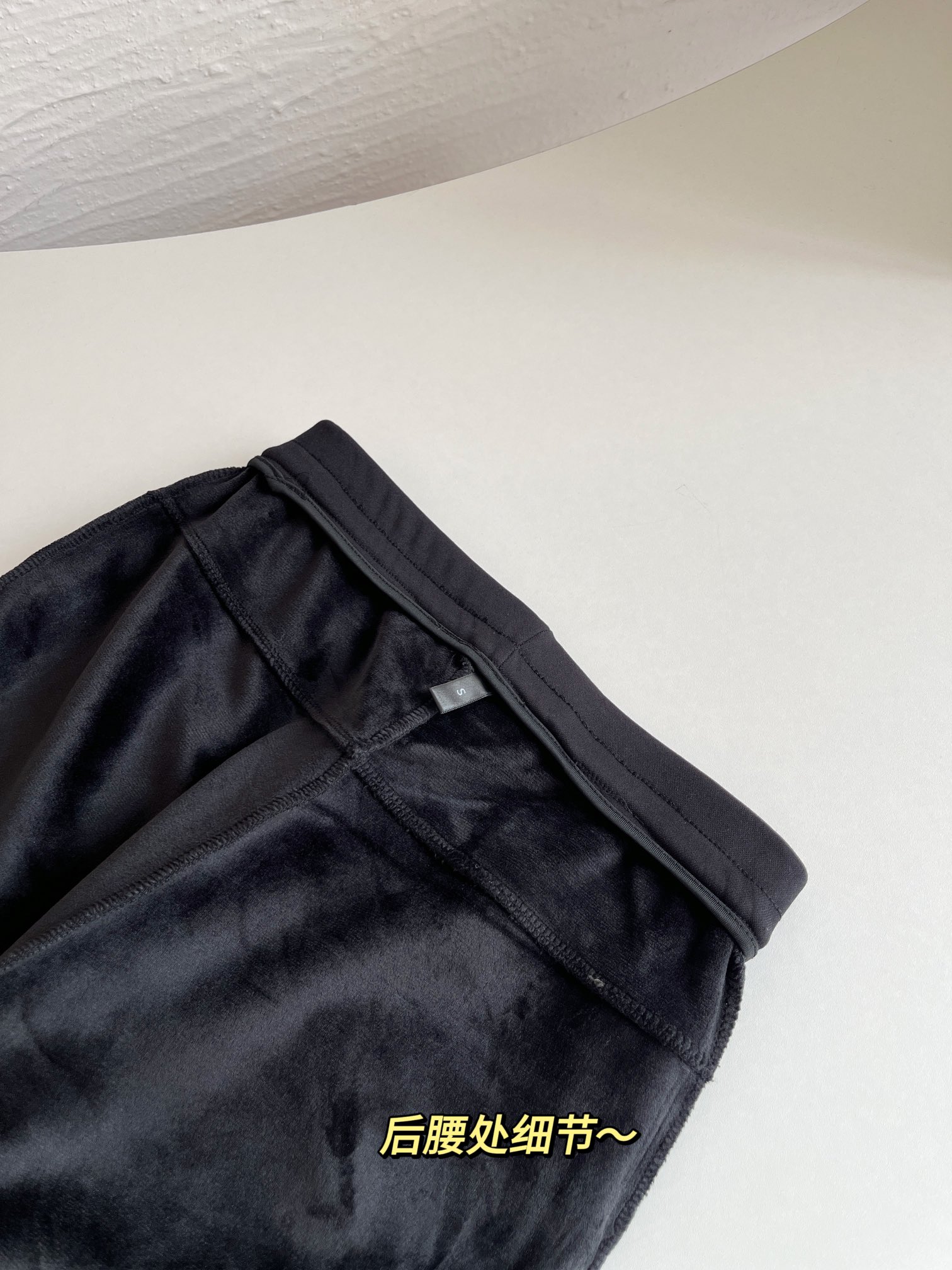 ** Precision interior seam construction with fleece-lined pocket bags - Comprehensive 7