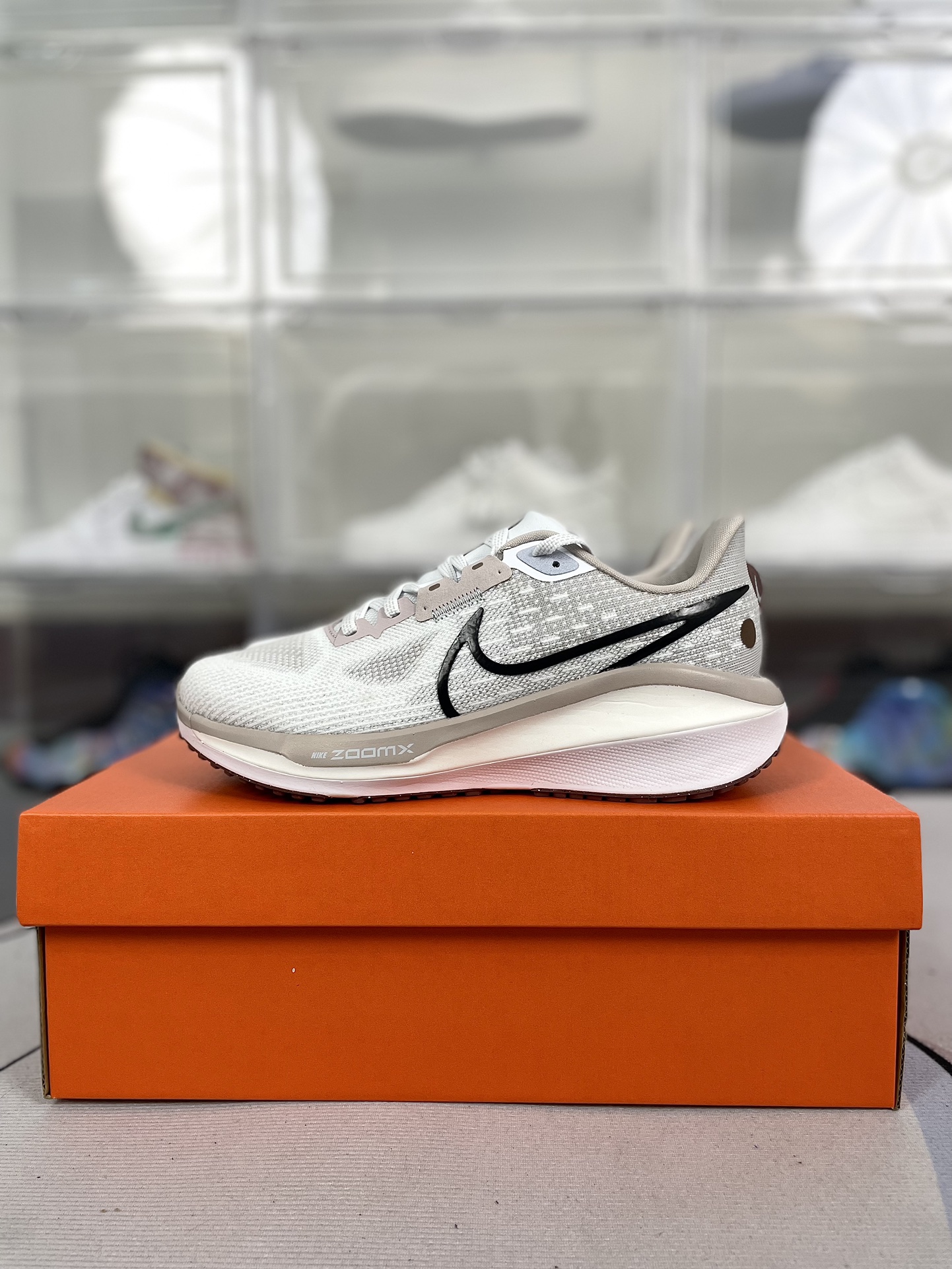 Nike Air Zoom Vomero 17 Women's Running Shoe - Comfort & Style 9 i1722195473 3200 0