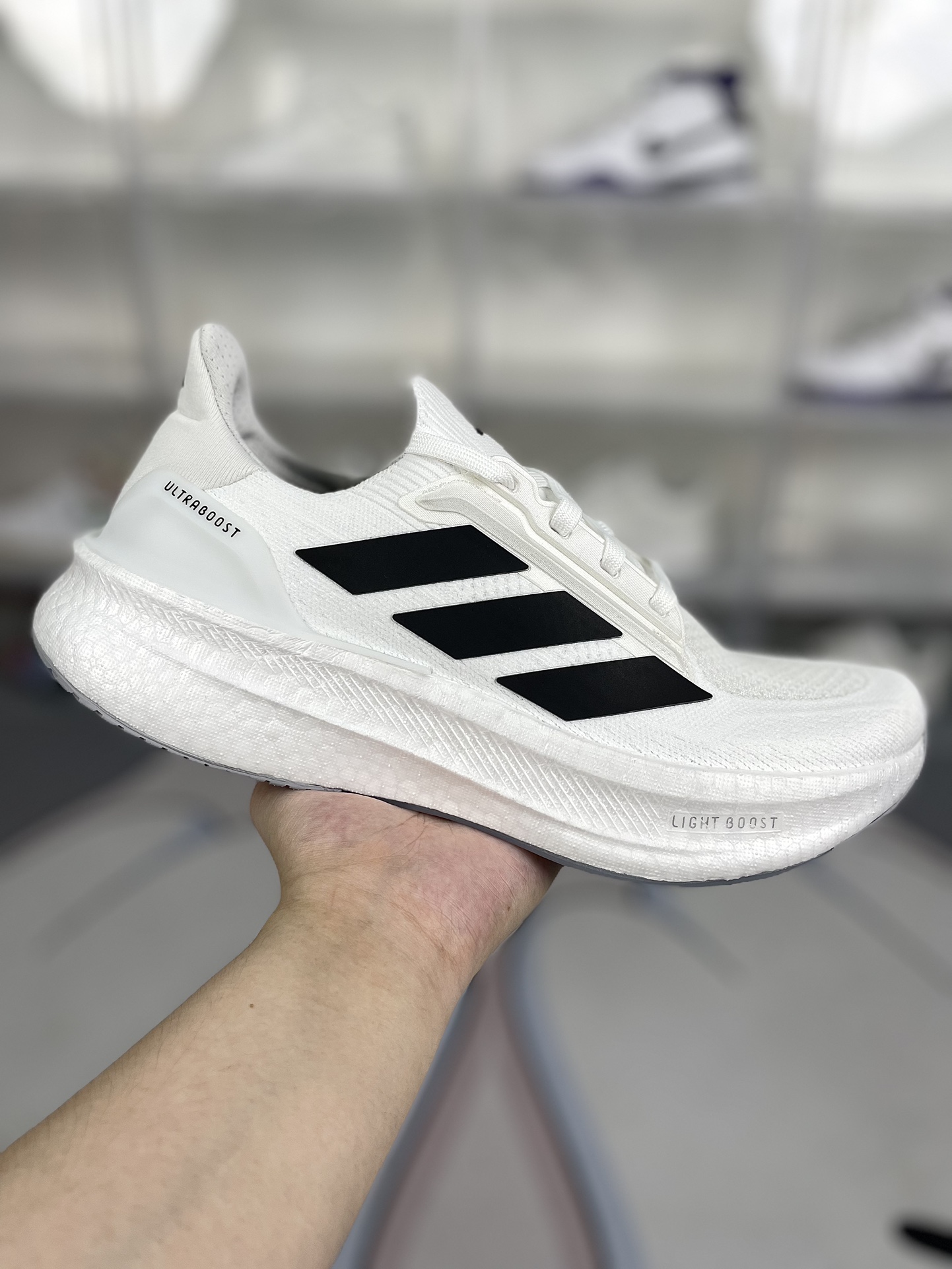 本地💰220
▪️匠心纯原 高端外贸订单
adidas ULTRABOOST 5X 舒适轻盈防滑耐磨 低帮跑步鞋 男女同款 白黑 UB5X
▪️ 穿上这款adidas跑步运动鞋,自信冲击新的个人纪录。搭载新一代BOOST技术,力求为步伐注入源源活力。从开跑到终点,助你保持舒爽。后跟和前掌之间含Torsion System扭力条,更添实穿性。无论跑程长短、节奏快慢,皆能伴你从容迈步。采用Continental™马牌橡胶外底,路面干湿皆宜,助你扎实踩地、自信迈步。
▪️尺码:36-48(36 36⅔ 37⅓ 38 38⅔ 39⅓ 40 40⅔ 41⅓ 42 42⅔ 43⅓ 44 44⅔ 45⅓ 46 46⅔ 47⅓ 48)
▪️货号:IH3111/IH3103