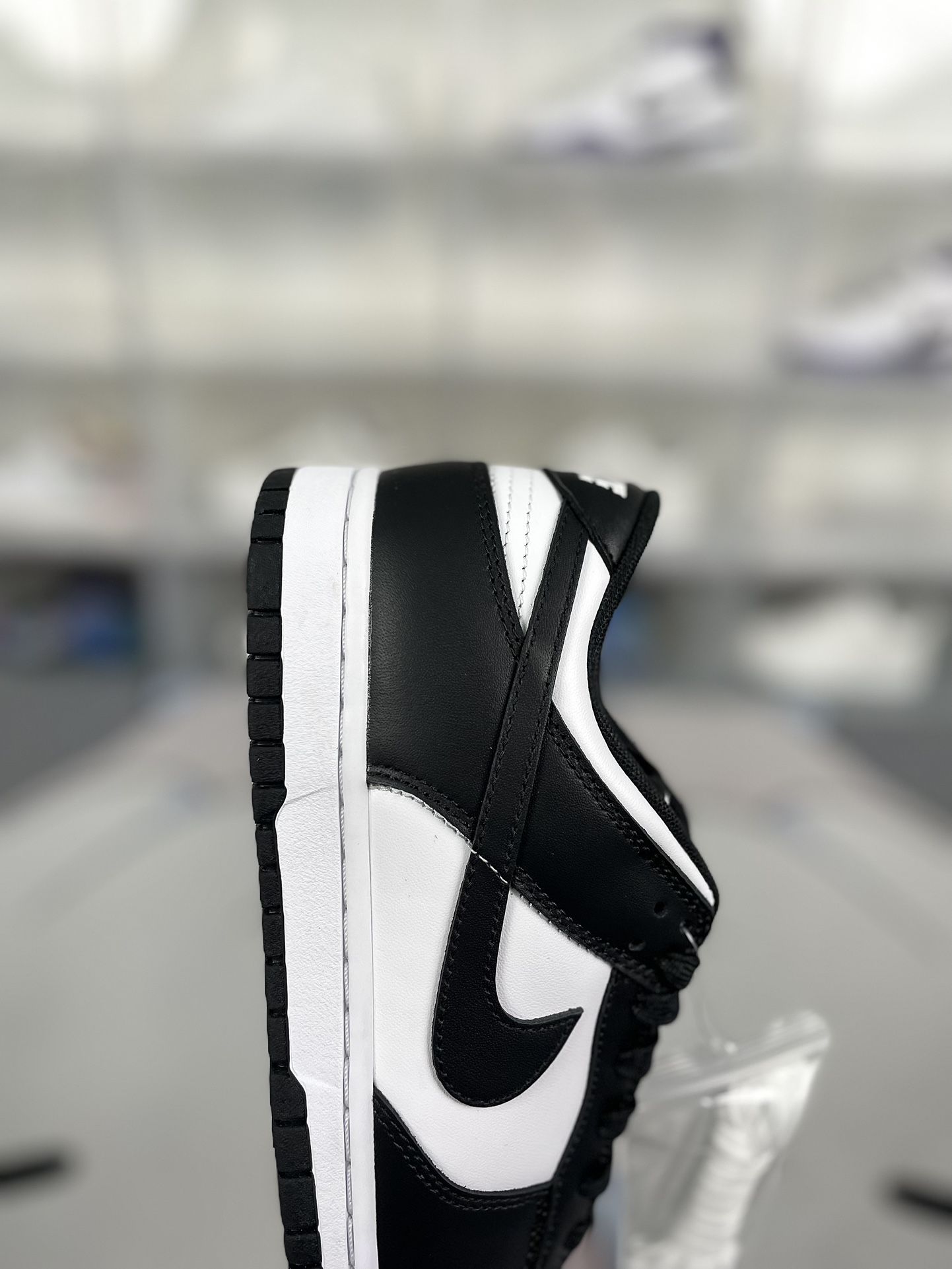 Nike Dunk Low Retro 'Black White' Casual Lifestyle Shoes DD1391-100 7 i1725135341 1245 0