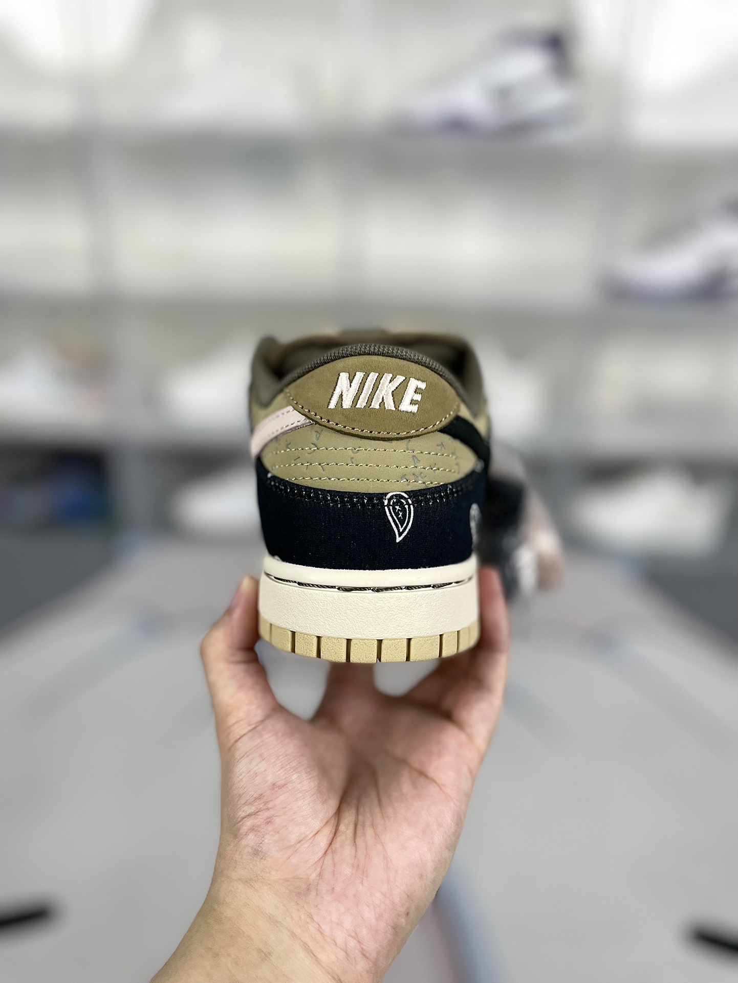Travis Scott x Nike Dunk SB Jackboys Suede Paisley Low Top Sneakers 4 i1725135379 492 0
