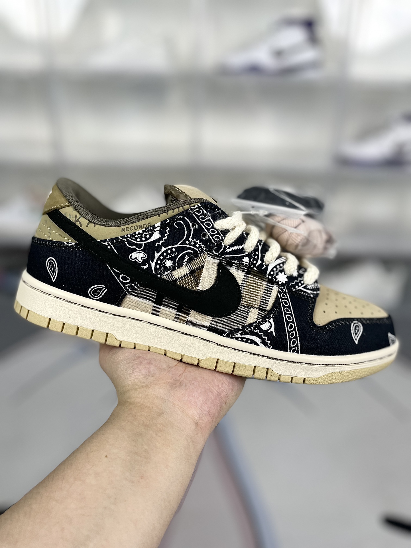 Travis Scott x Nike Dunk SB Jackboys Suede Paisley Low Top Sneakers 2 i1725135380 3574 0