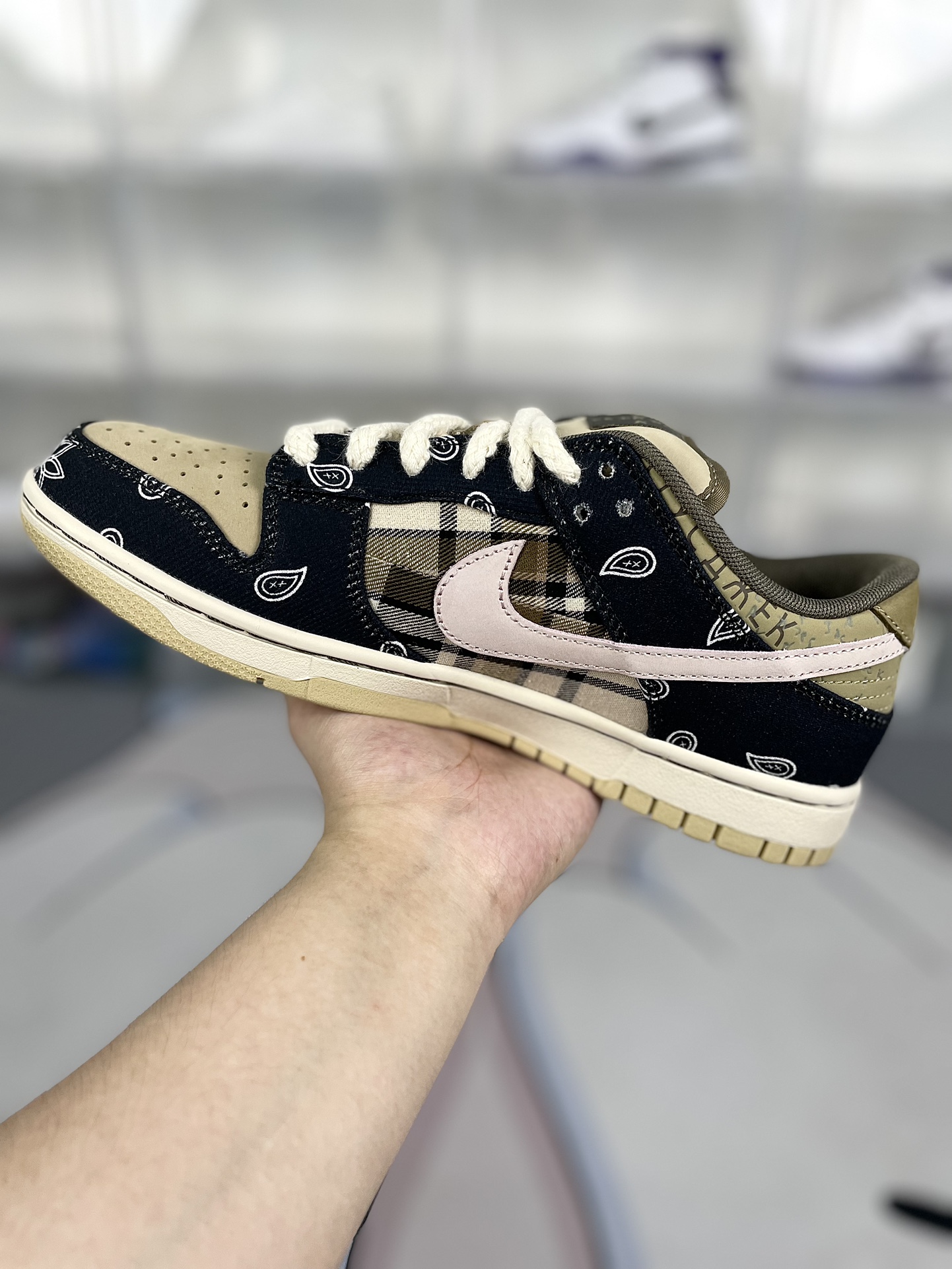 Travis Scott x Nike Dunk SB Jackboys Suede Paisley Low Top Sneakers 3 i1725135380 4390 0