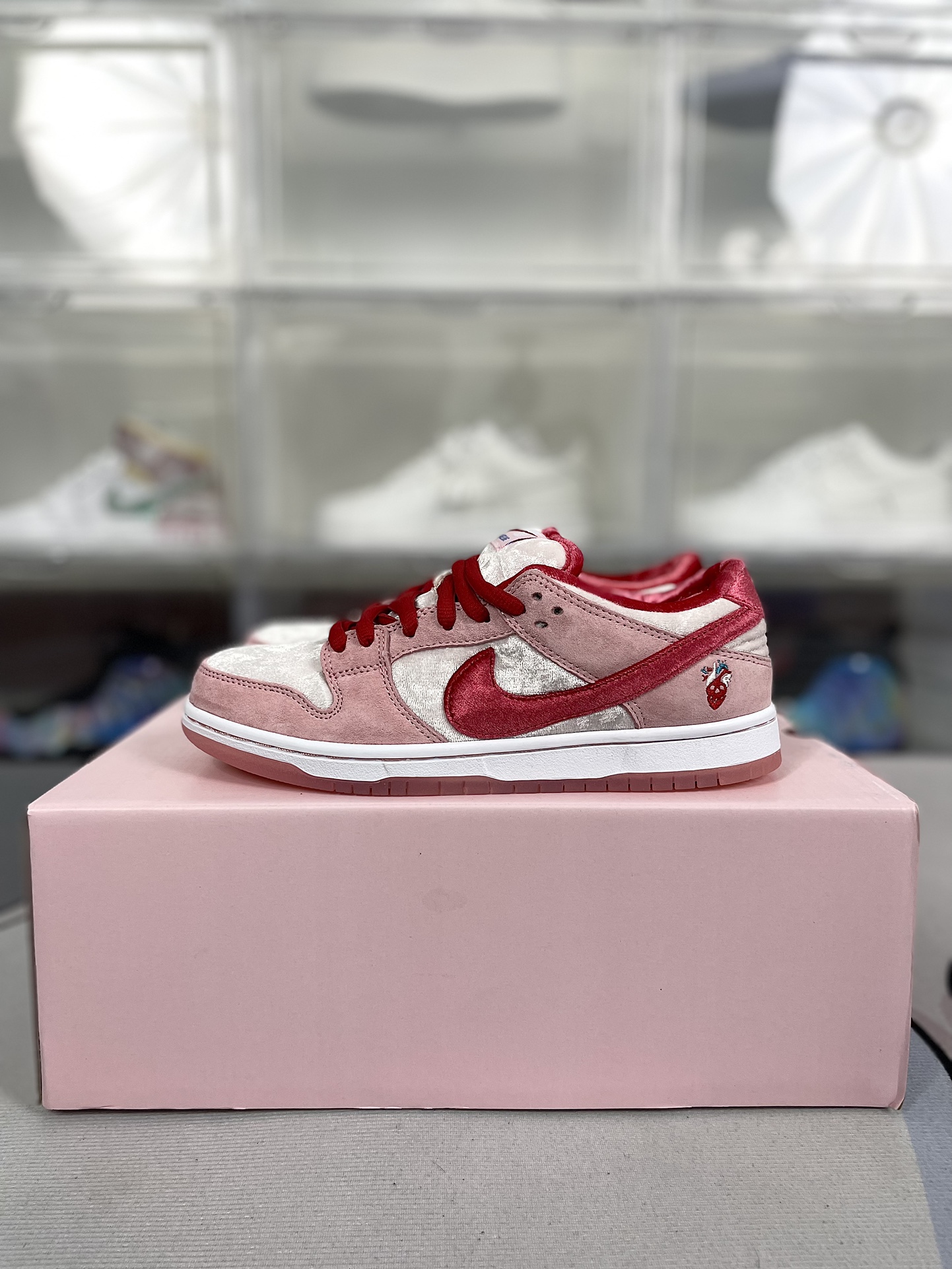 Nike Dunk SB Low StrangeLove Valentine's Day Pink White CT2552-800 9 i1725135396 3720 0