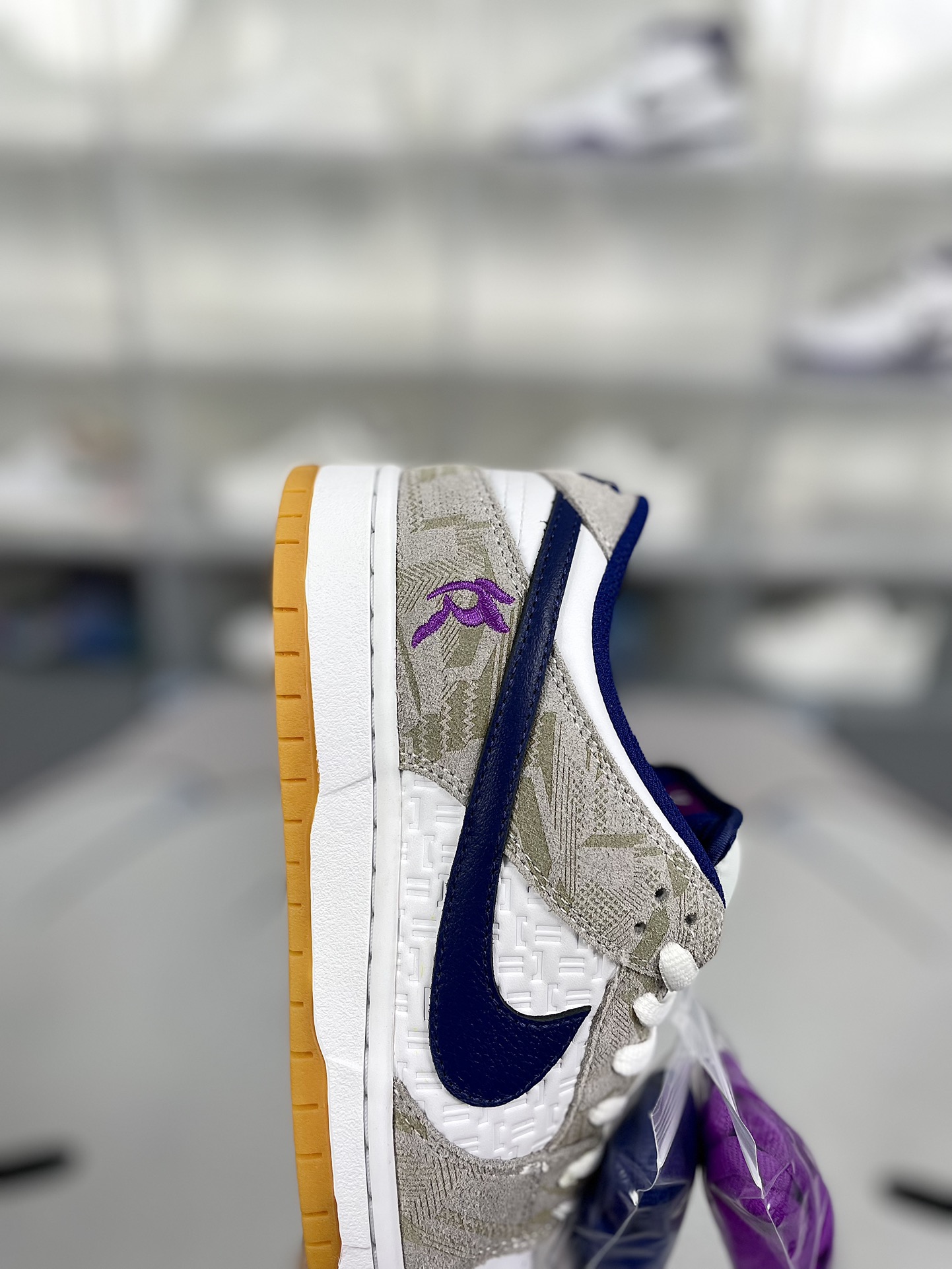 Rayssa Leal x Nike Dunk SB Pure Platinum Vivid Purple, Unisex Skate Shoes 8 i1725225982 1436 1