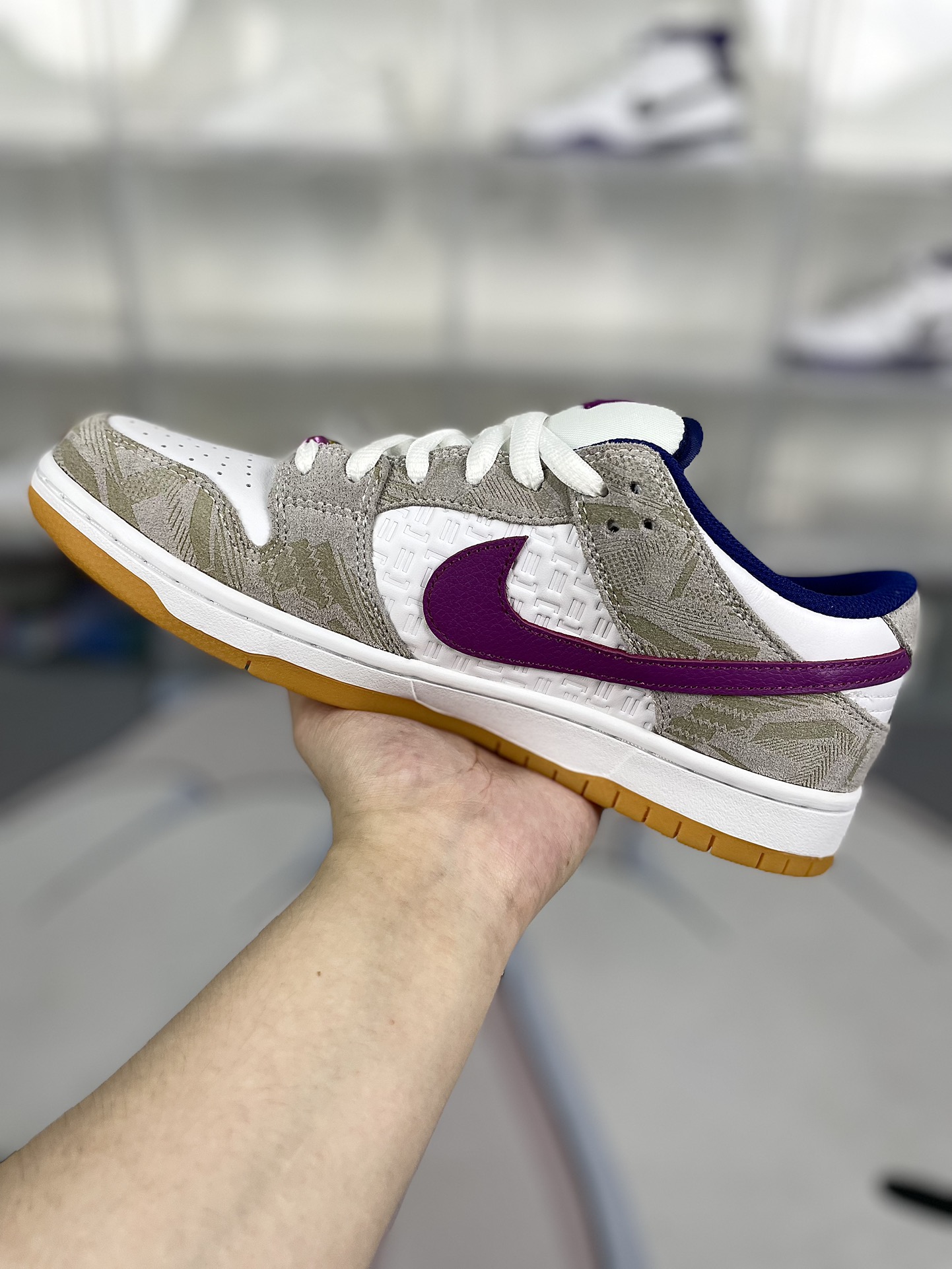 Rayssa Leal x Nike Dunk SB Pure Platinum Vivid Purple, Unisex Skate Shoes 3 i1725225983 2653 7