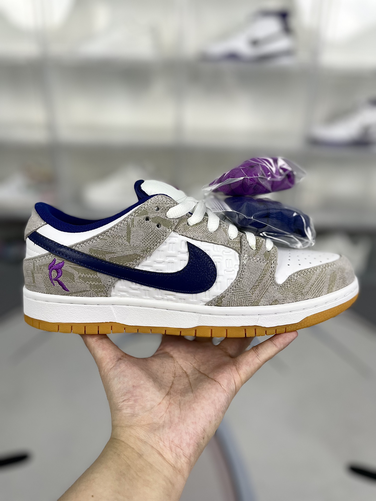 Rayssa Leal x Nike Dunk SB Pure Platinum Vivid Purple, Unisex Skate Shoes 9 i1725225983 3646 6