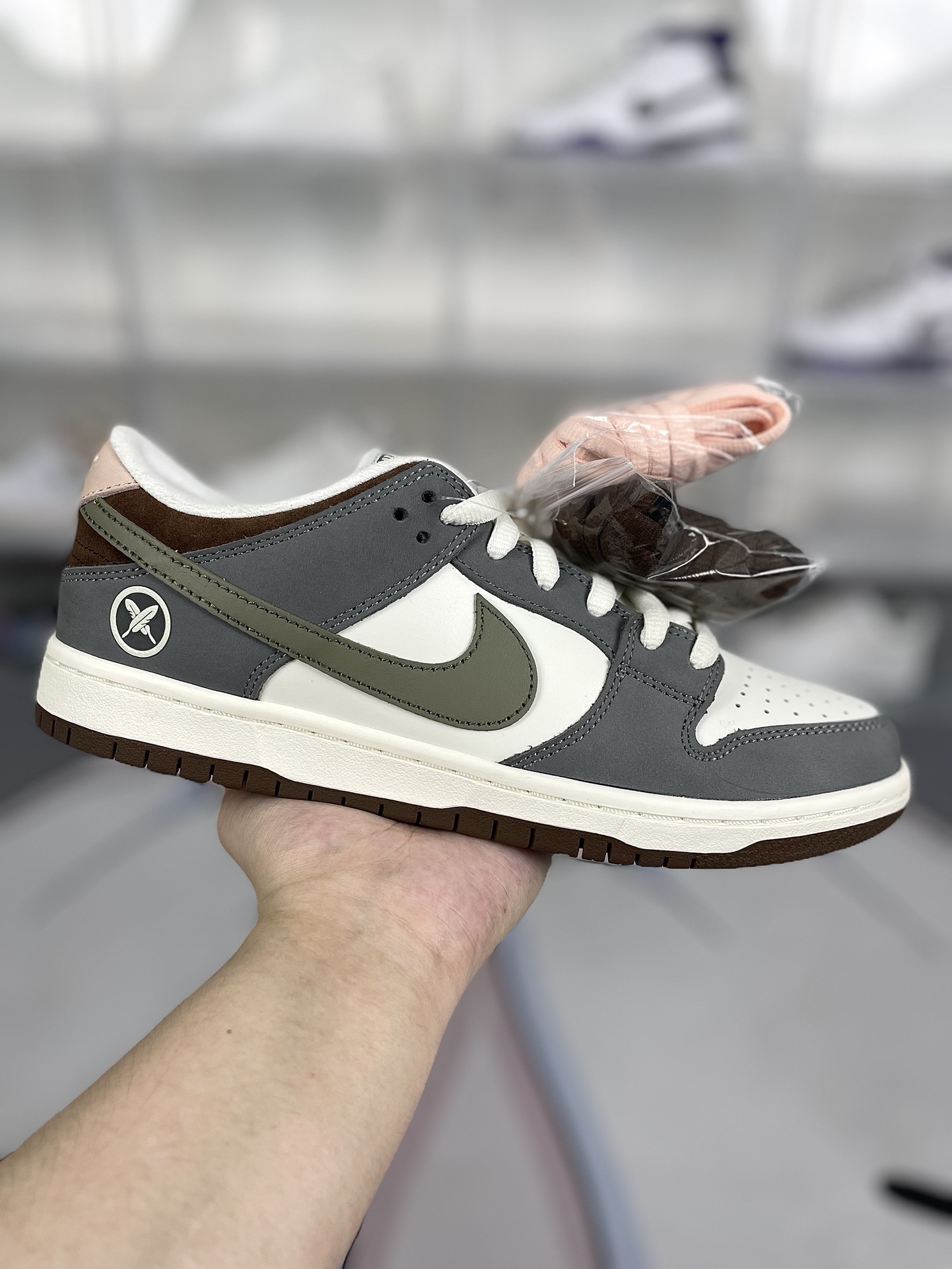 Nike SB Dunk Low Yuto Horigome Skateboarding Shoes - Gray and White 1 i1725226008 5360 0