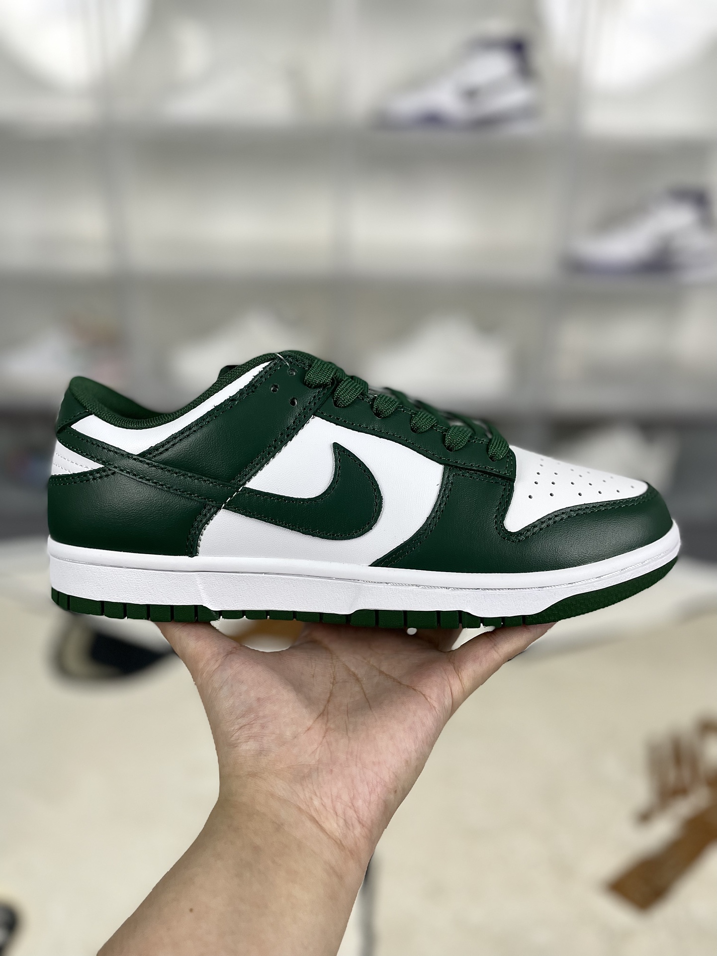 Nike Dunk Low Retro Varsity Green: Leather, Low-Top Sneakers - DD1391-101 9 i1727123274 3705 0