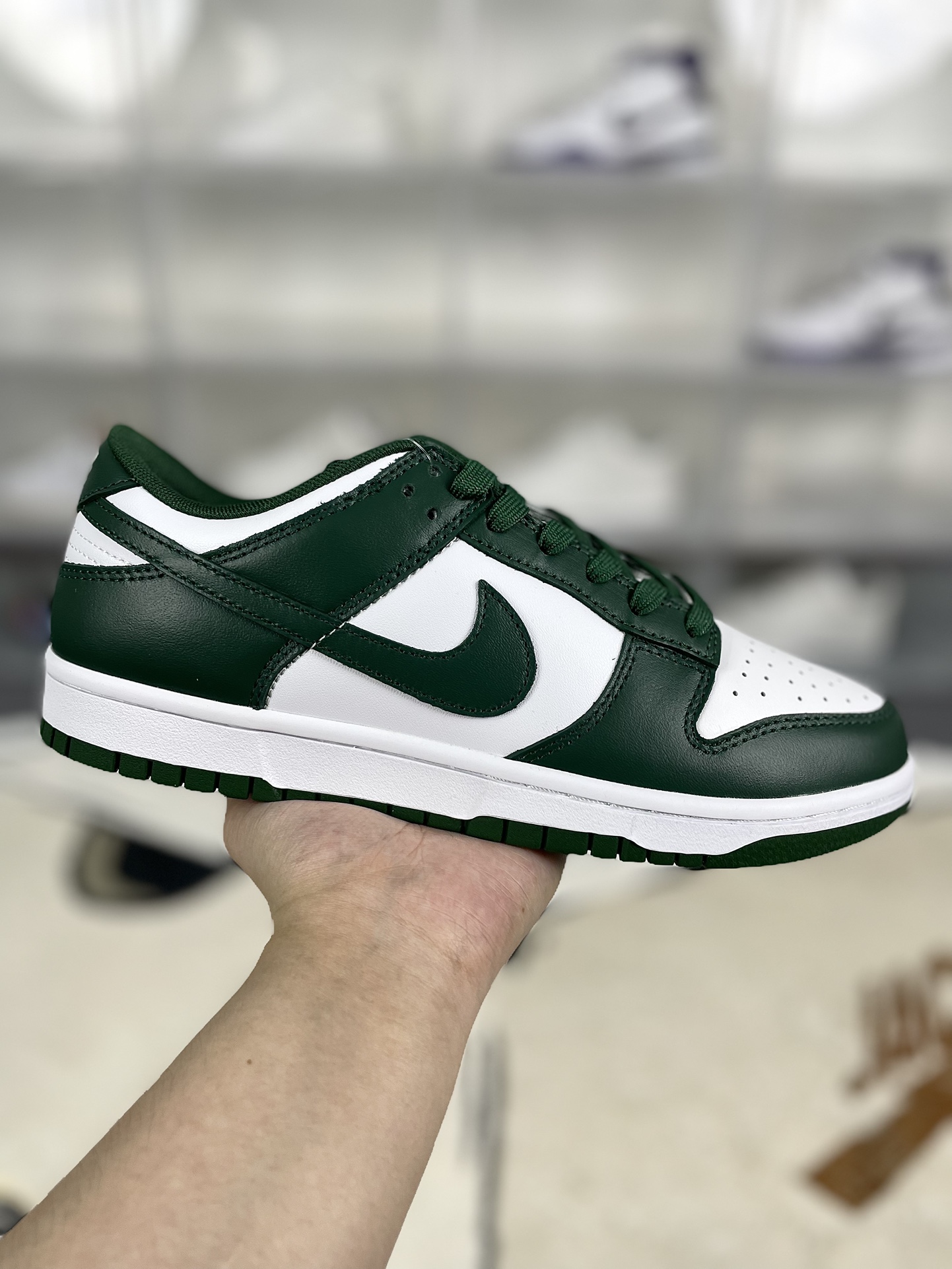 Nike Dunk Low Retro Varsity Green: Leather, Low-Top Sneakers - DD1391-101 2 i1727123274 6396 0
