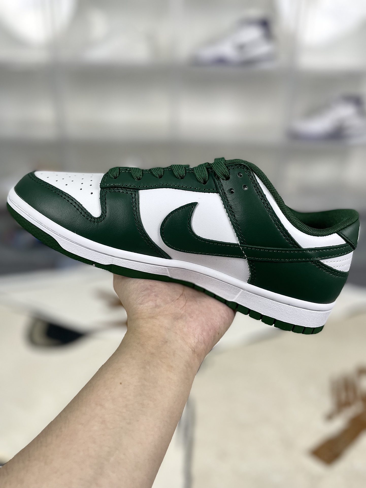Nike Dunk Low Retro Varsity Green: Leather, Low-Top Sneakers - DD1391-101 3 i1727123274 679 0