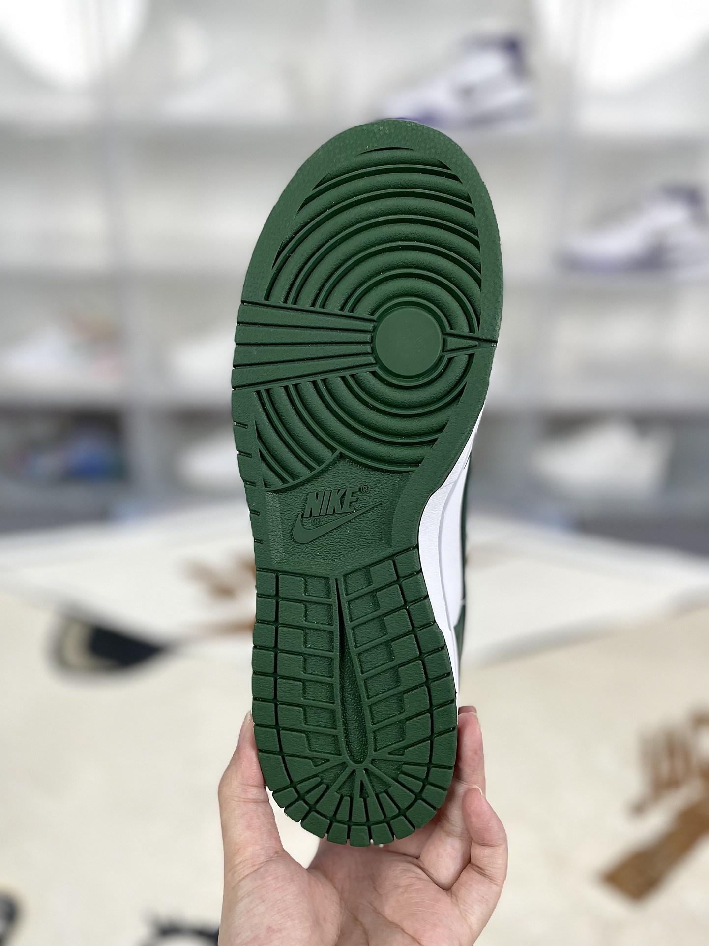 Nike Dunk Low Retro Varsity Green: Leather, Low-Top Sneakers - DD1391-101 7 i1727123274 9286 0