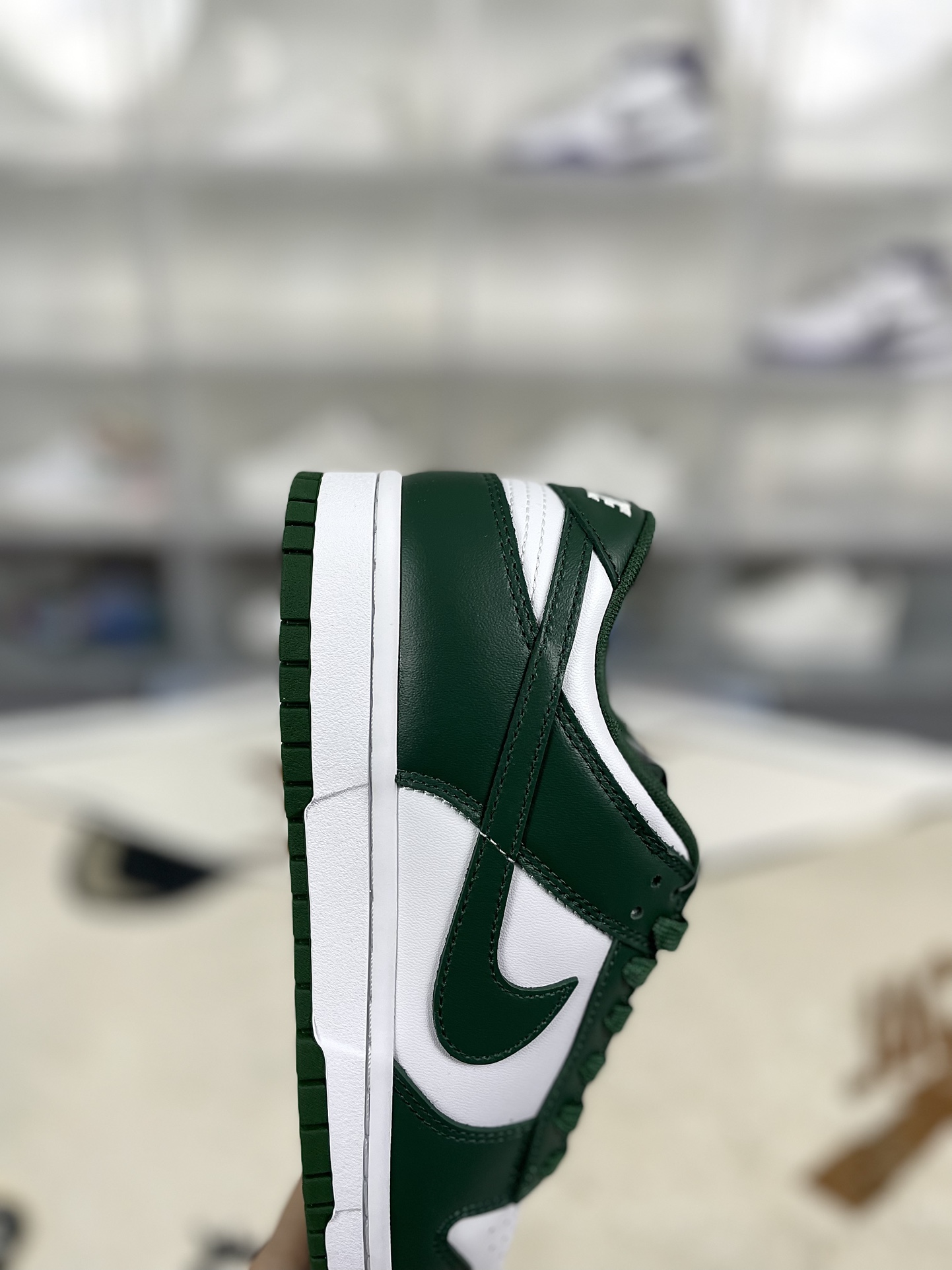 Nike Dunk Low Retro Varsity Green: Leather, Low-Top Sneakers - DD1391-101 8 i1727123274 9912 0