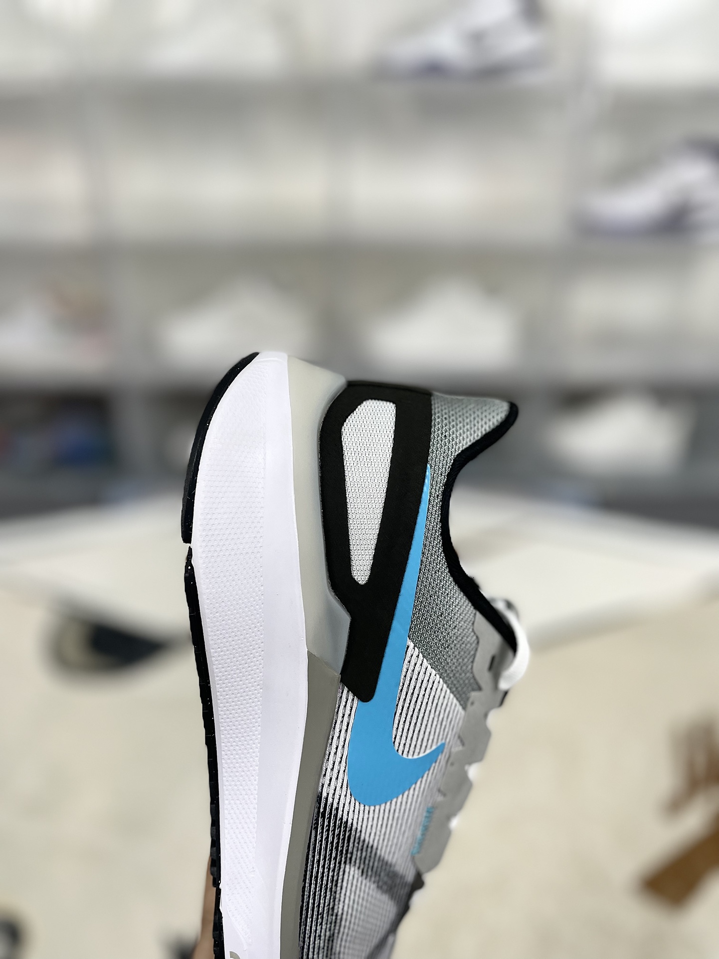 Nike Zoom Structure 25 Running Shoes - Breathable, Supportive, and Durable 8 i1729283646 1018 0