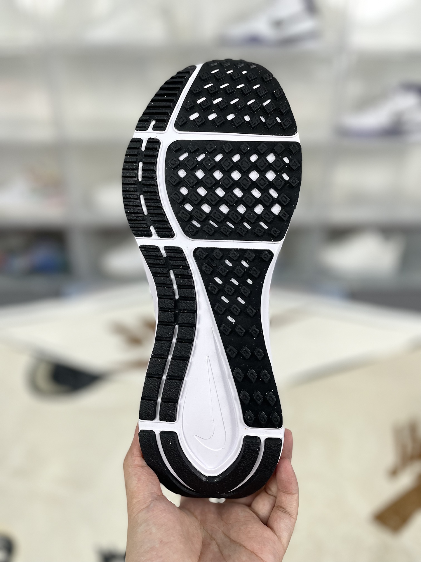 Nike Zoom Structure 25 Running Shoes - Breathable, Supportive, and Durable 7 i1729283646 5907 0