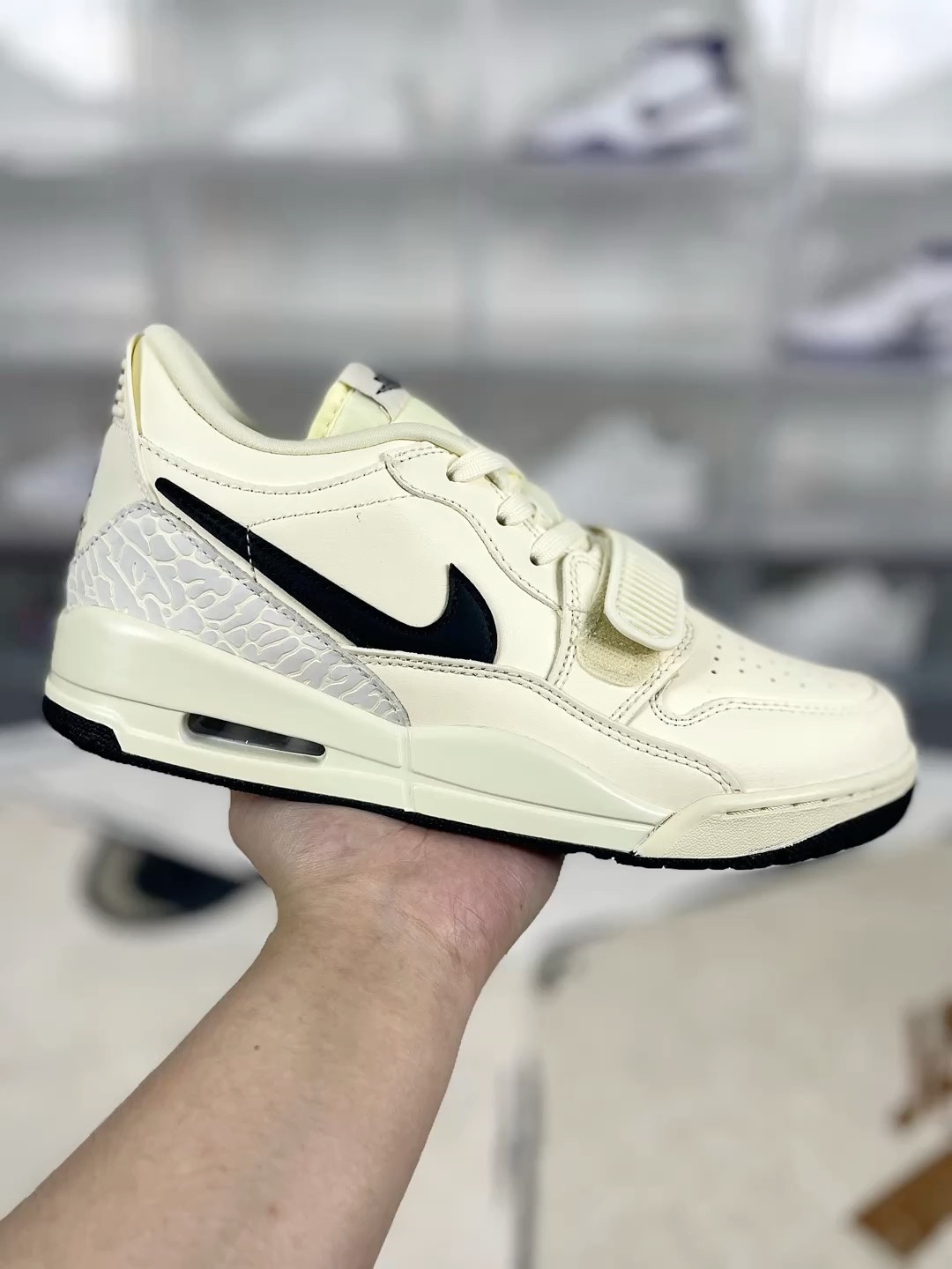 ▪️N版纯原Jordan Legacy 312 Low 'Coconut Milk Black' 舒适圆头 低帮 复古篮球鞋 男女款 白色▪️2018年，Air Jordan Legacy 31