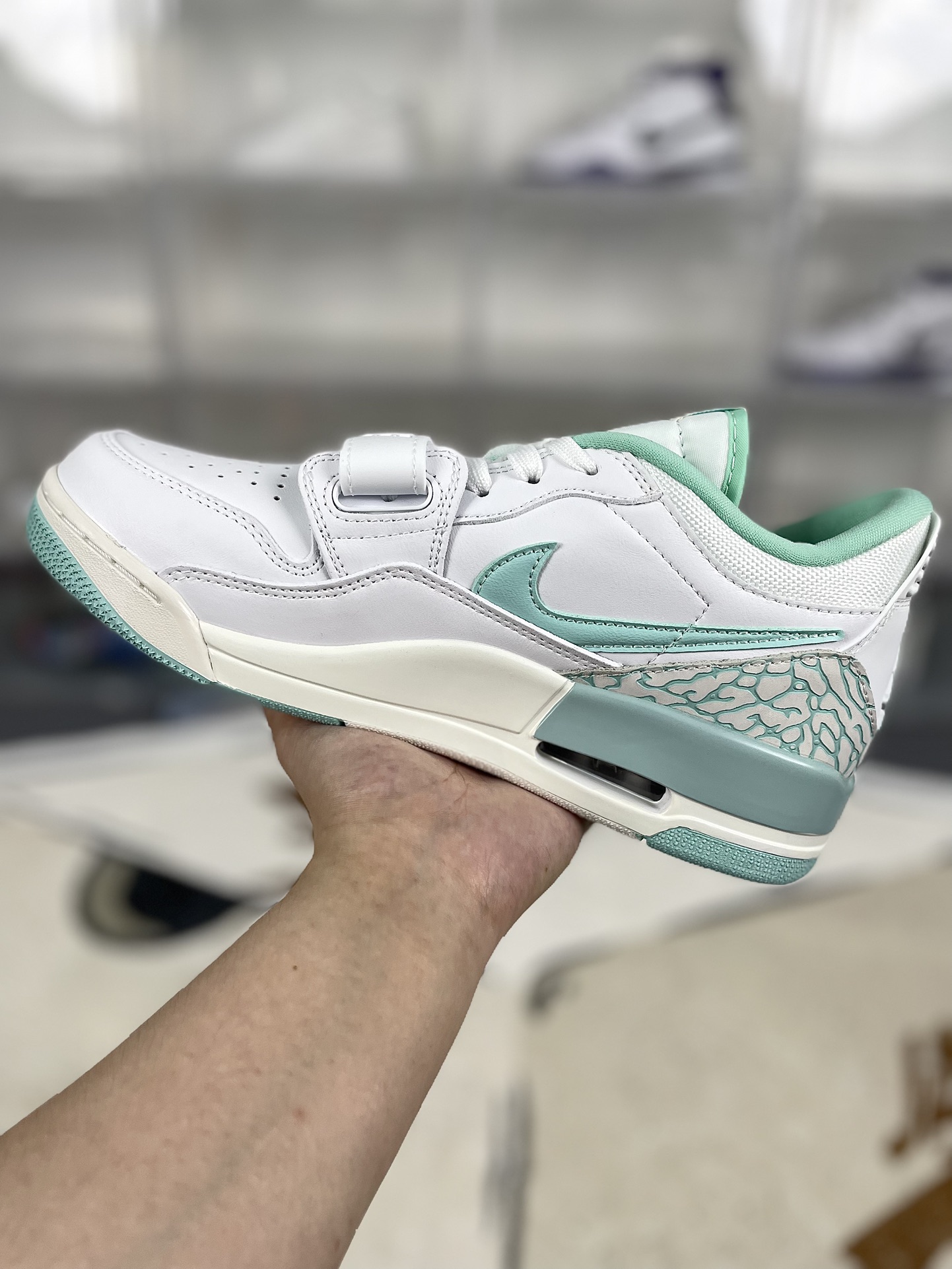 Jordan Legacy 312 Low Tiffany & Co. Green Retro Basketball Shoes 2 i1729799132 6309 2