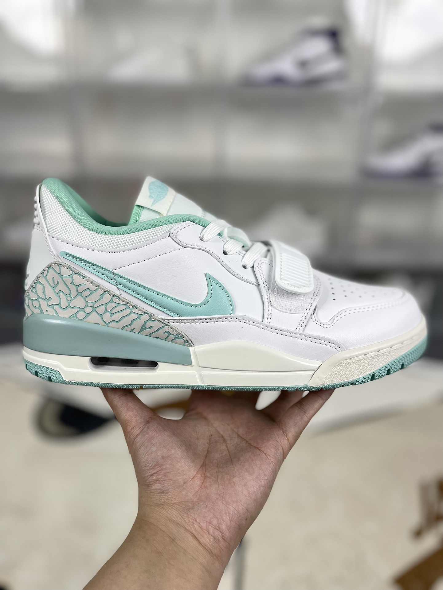 Jordan Legacy 312 Low Tiffany & Co. Green Retro Basketball Shoes 8 i1729799133 4099 3