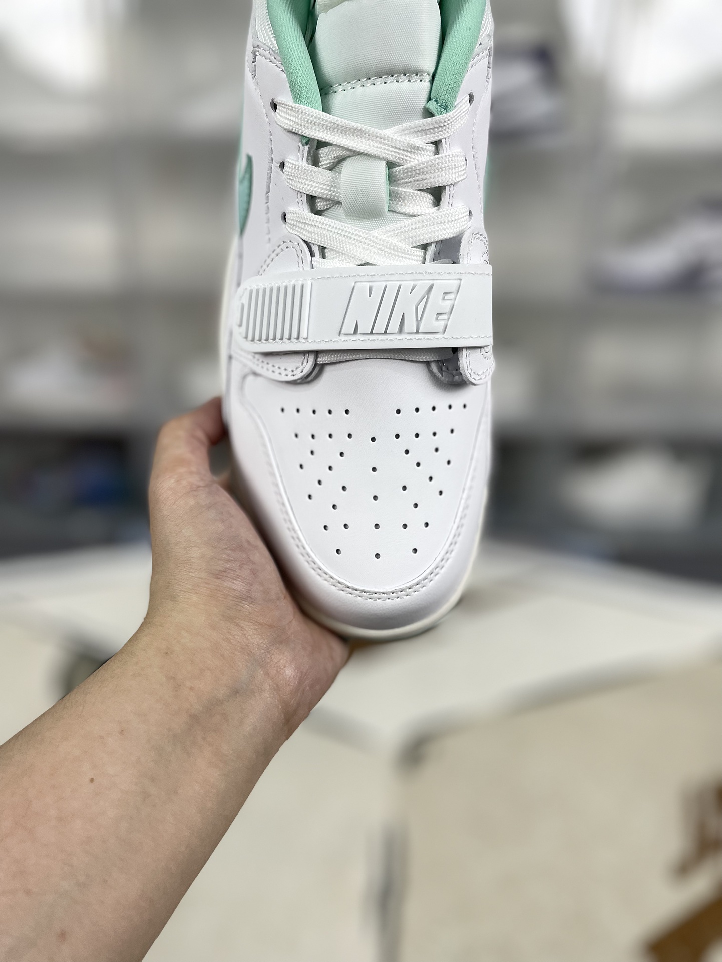 Jordan Legacy 312 Low Tiffany & Co. Green Retro Basketball Shoes 5 i1729799133 6963 5