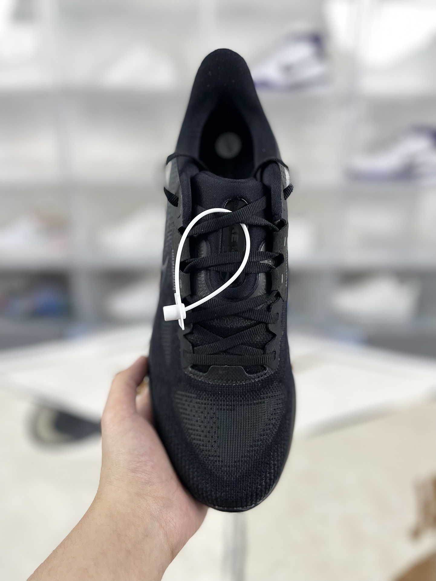 Nike Air Zoom Vomero 17 Running Shoes - Black, Comfortable, and Breathable 5 i1731790391 2935 0