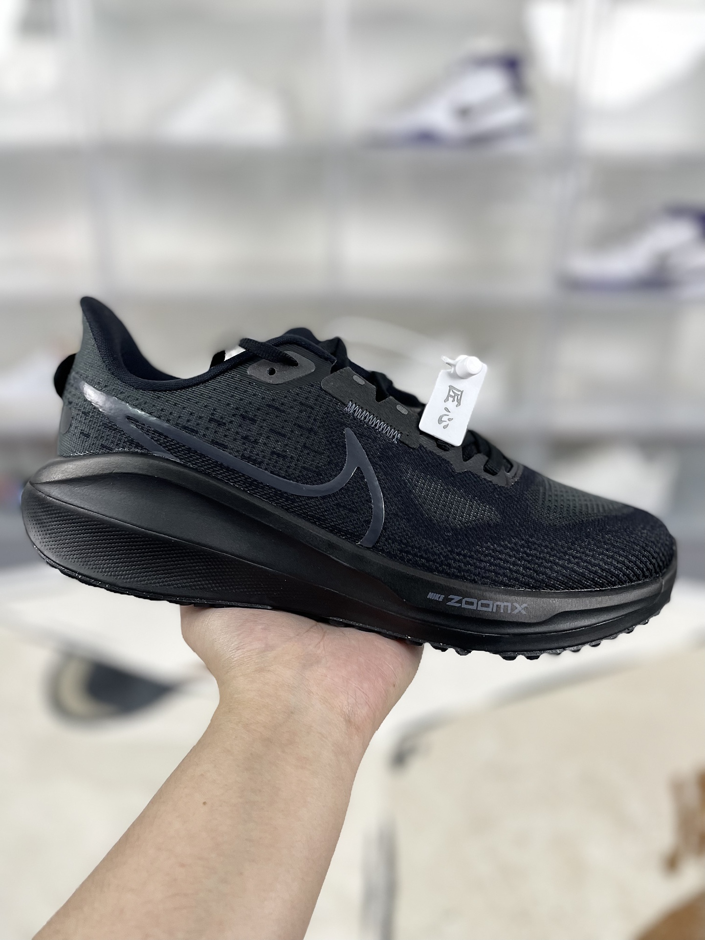 Nike Air Zoom Vomero 17 Running Shoes - Black, Comfortable, and Breathable 2 i1731790391 4791 0