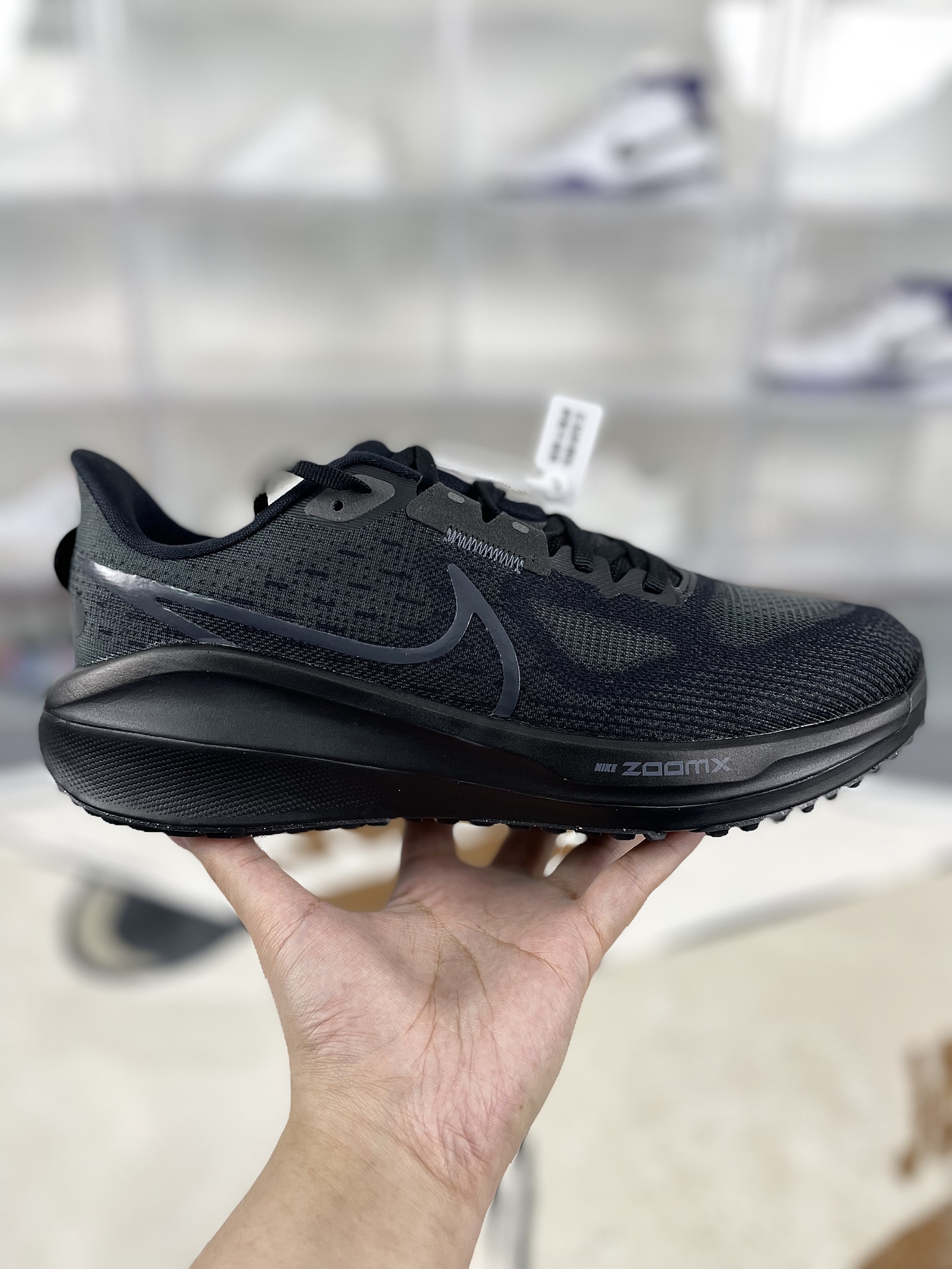 Nike Air Zoom Vomero 17 Running Shoes - Black, Comfortable, and Breathable 9 i1731790391 5734 0