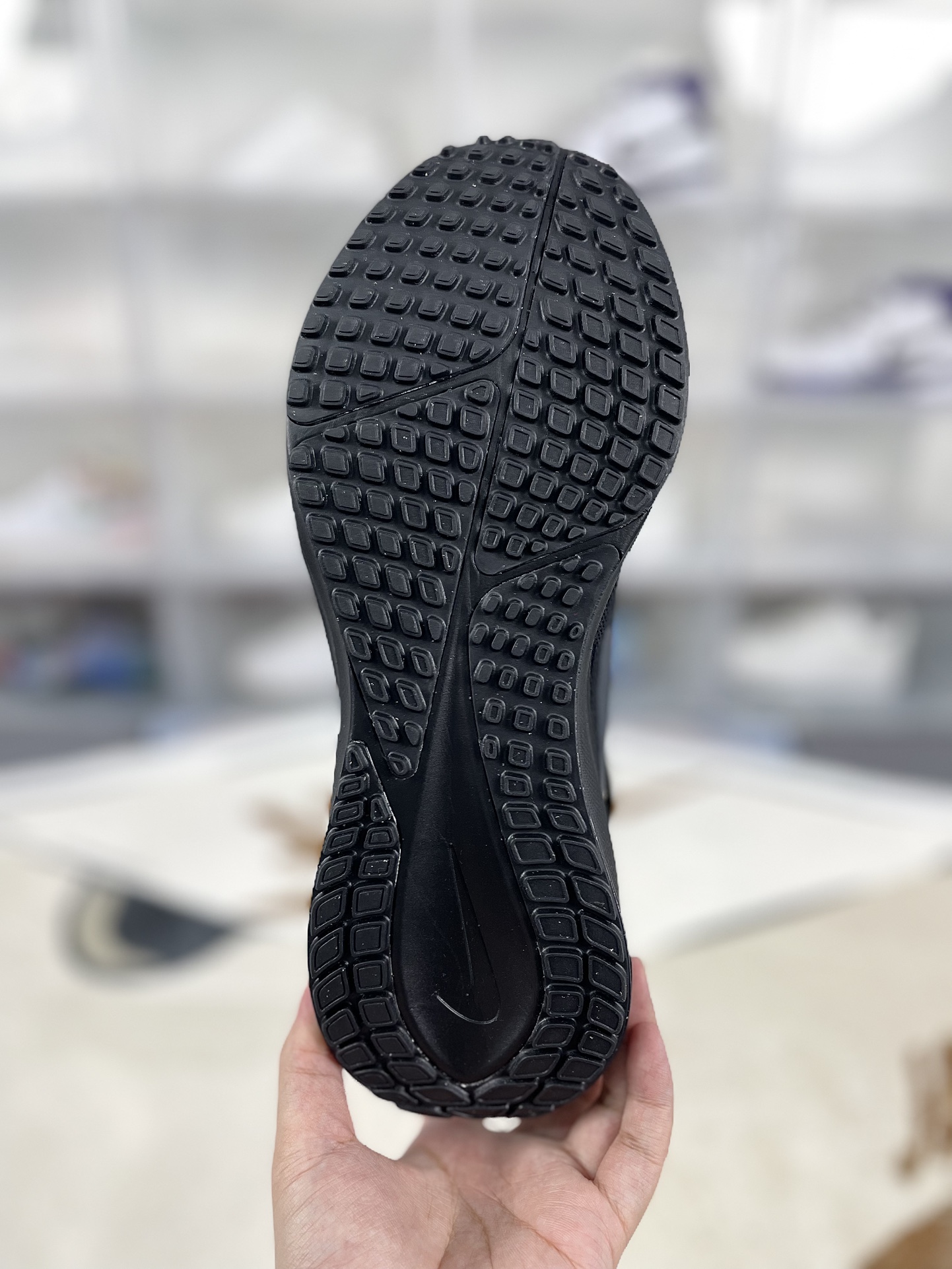 Nike Air Zoom Vomero 17 Running Shoes - Black, Comfortable, and Breathable 7 i1731790391 6336 0