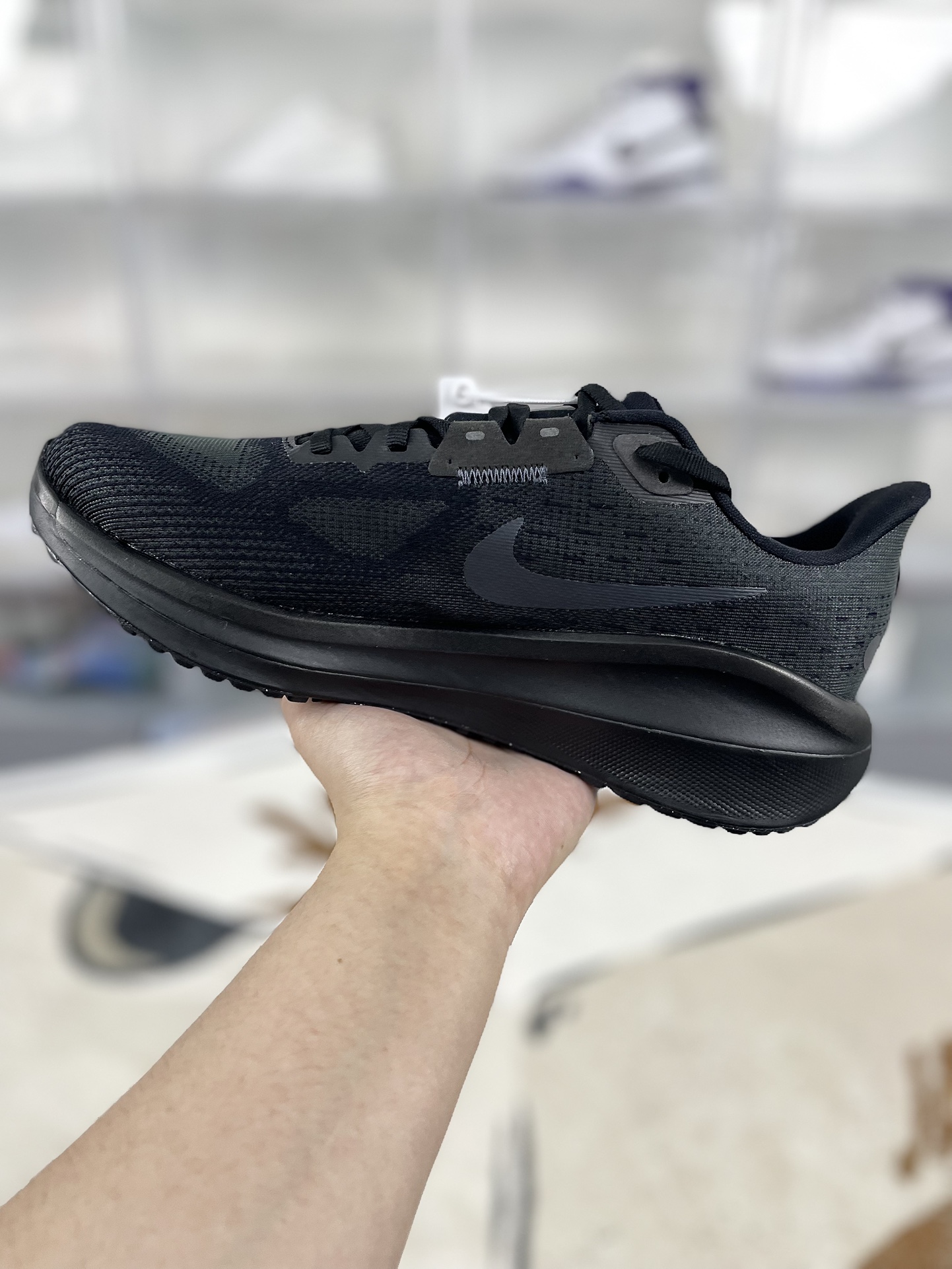 Nike Air Zoom Vomero 17 Running Shoes - Black, Comfortable, and Breathable 3 i1731790391 671 0