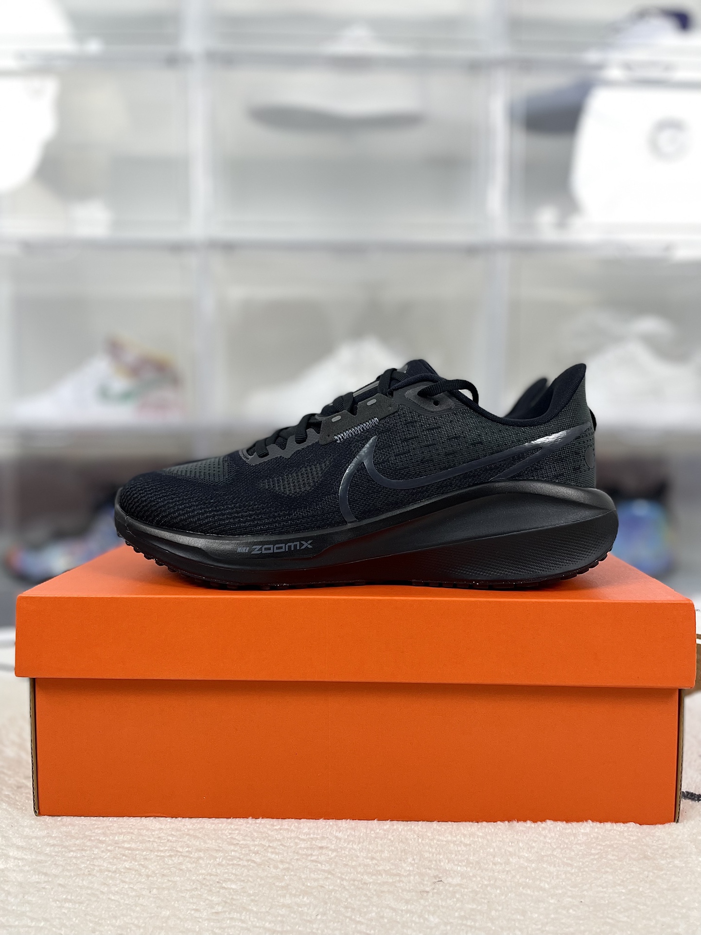 Nike Air Zoom Vomero 17 Running Shoes - Black, Comfortable, and Breathable 10 i1731790391 7185 0