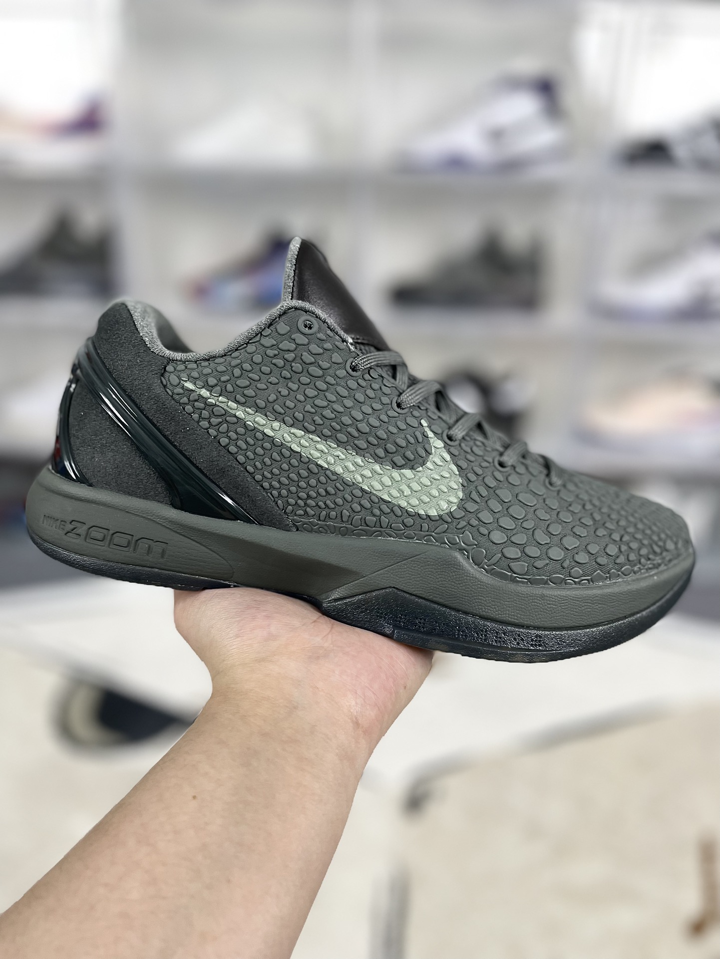 Nike Zoom Kobe 6 'Black Mamba' Basketball Shoes - Fade to Black Edition 1 i1733259698 1073 3