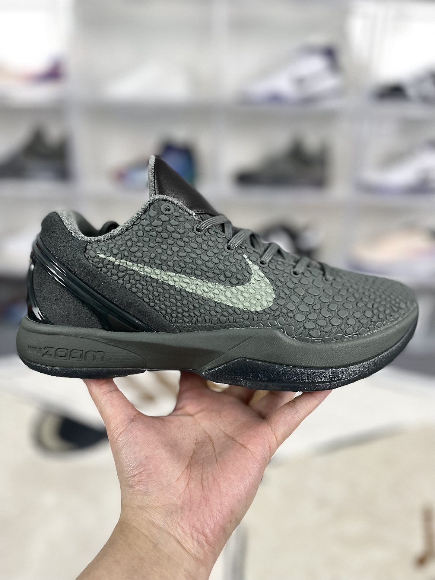 Nike Zoom Kobe 6 'Black Mamba' Basketball Shoes - Fade to Black Edition 8 i1733259698 3541 1