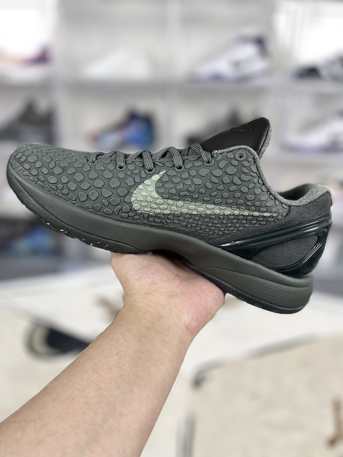 Nike Zoom Kobe 6 'Black Mamba' Basketball Shoes - Fade to Black Edition 2 i1733259698 9943 6