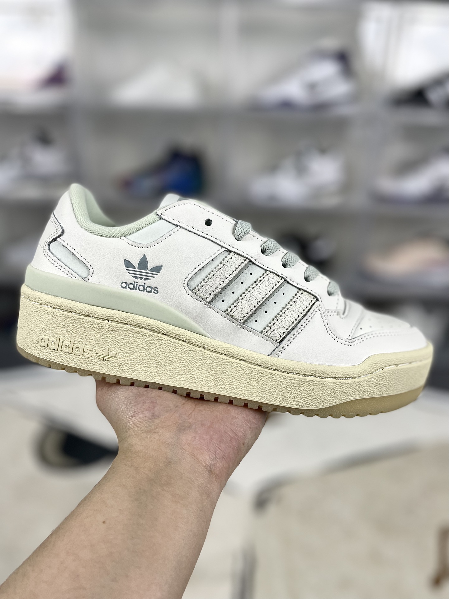 Adidas Originals Forum Bold Stripes Women's Low-Top Sneakers - White/Blue 2 i1733604862 8919 1