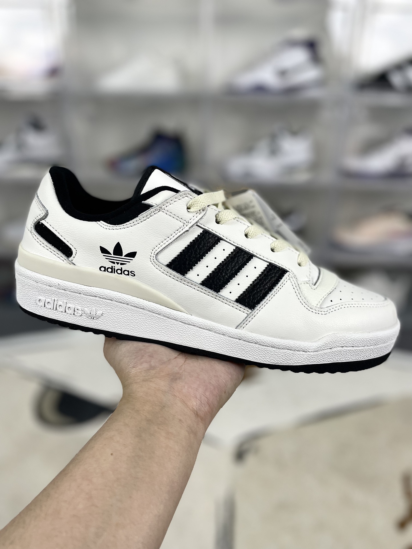 Adidas Originals Forum Low CL White Black Unisex Sneakers IH7830/IH7918 1 i1733687872 8923 0