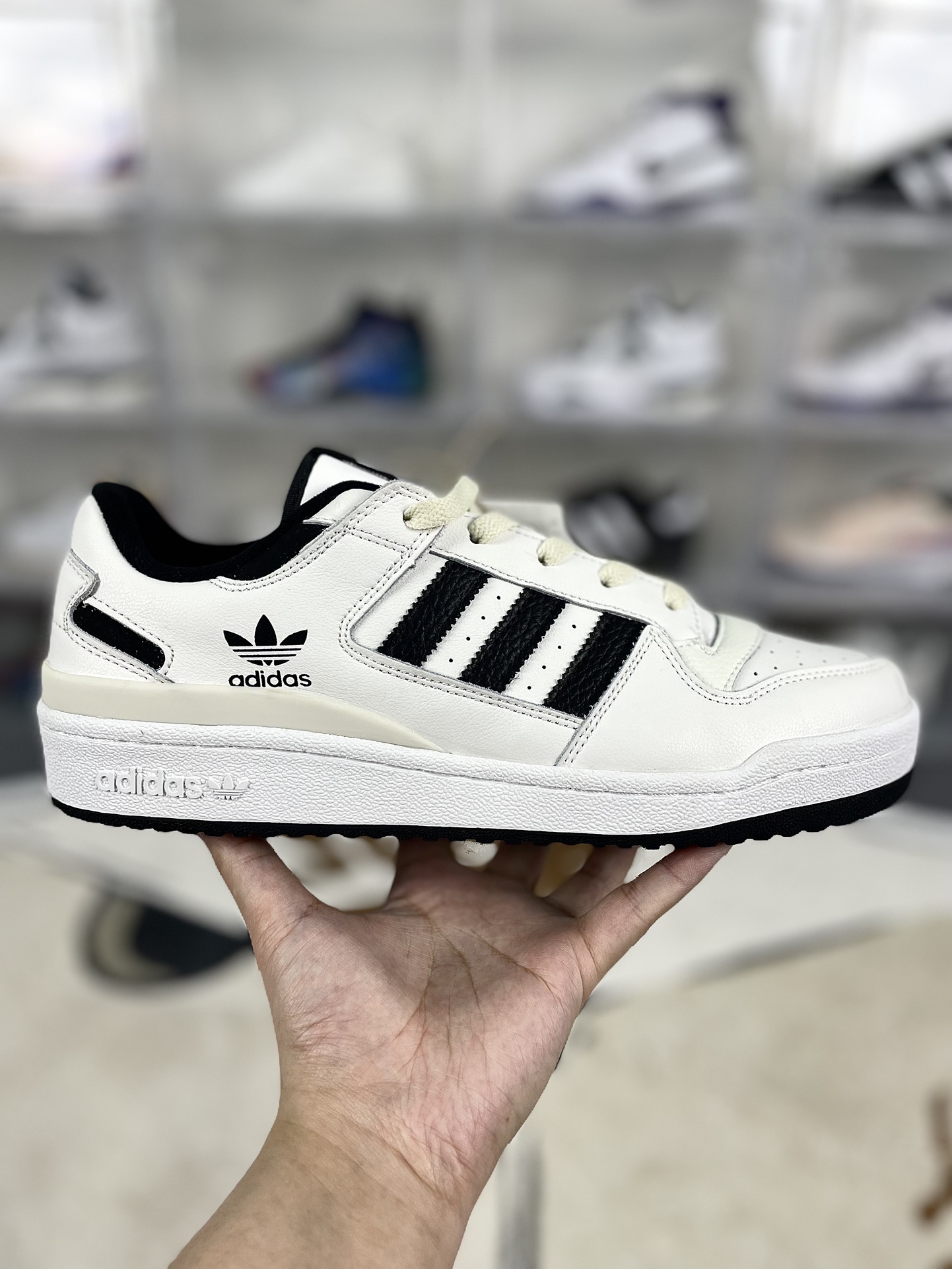 Adidas Originals Forum Low CL White Black Unisex Sneakers IH7830/IH7918 8 i1733687872 93 1