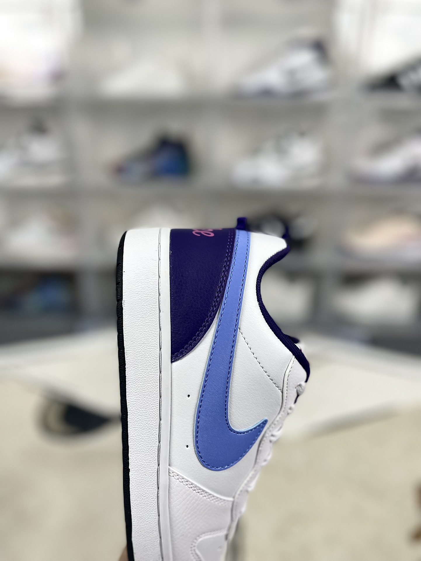 Nike Court Borough Low 2: Flexible, Comfortable White/Blue Sneakers for Casual Wear 7 i1733689169 7347 6