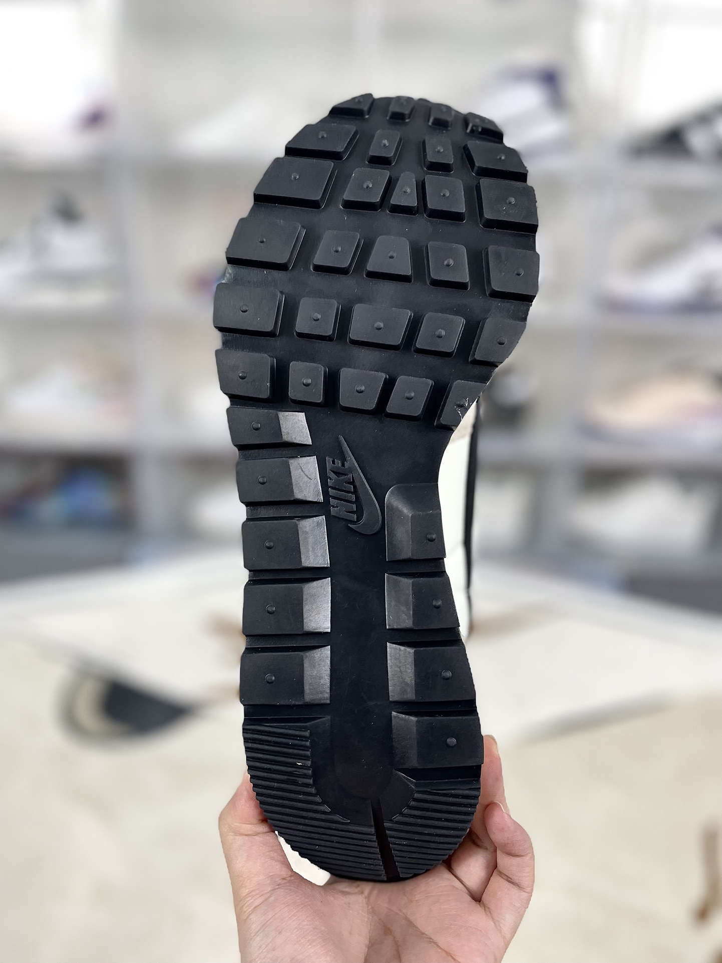 Nike x Sacai VaporWaffle White Gum Sneakers - Comfortable Low-Top Lifestyle Shoes 7 i1734296761 1541 8