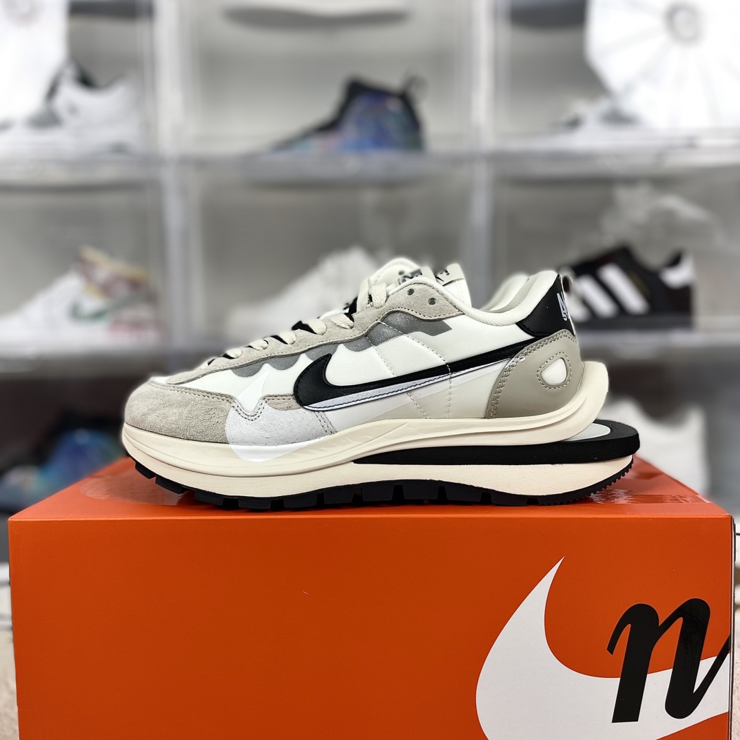 Nike x Sacai VaporWaffle White Gum Sneakers - Comfortable Low-Top Lifestyle Shoes 10 i1734296761 5467 3