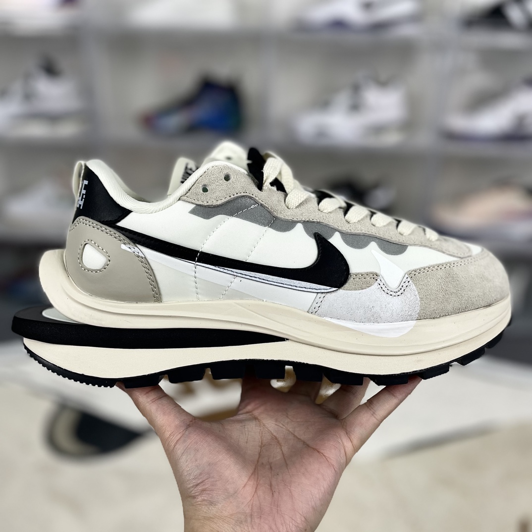 Nike x Sacai VaporWaffle White Gum Sneakers - Comfortable Low-Top Lifestyle Shoes 9 i1734296761 5958 6