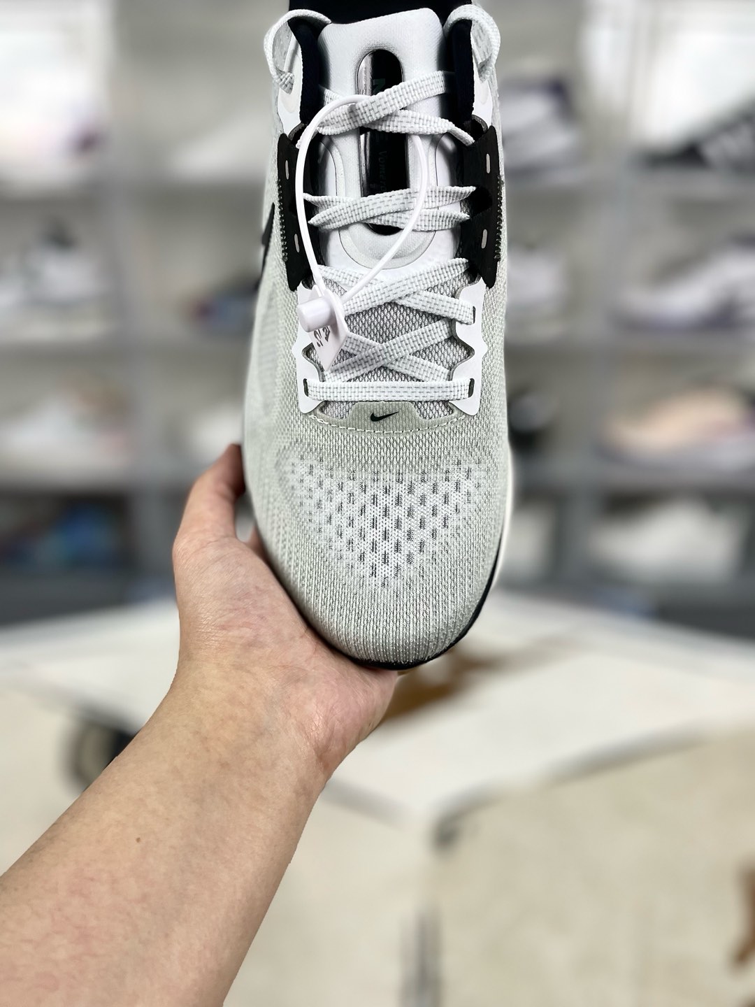Nike Air Zoom Vomero 17: Cushioned, Breathable Running Shoes for Men & Women 6 i1734987230752 672 0 4