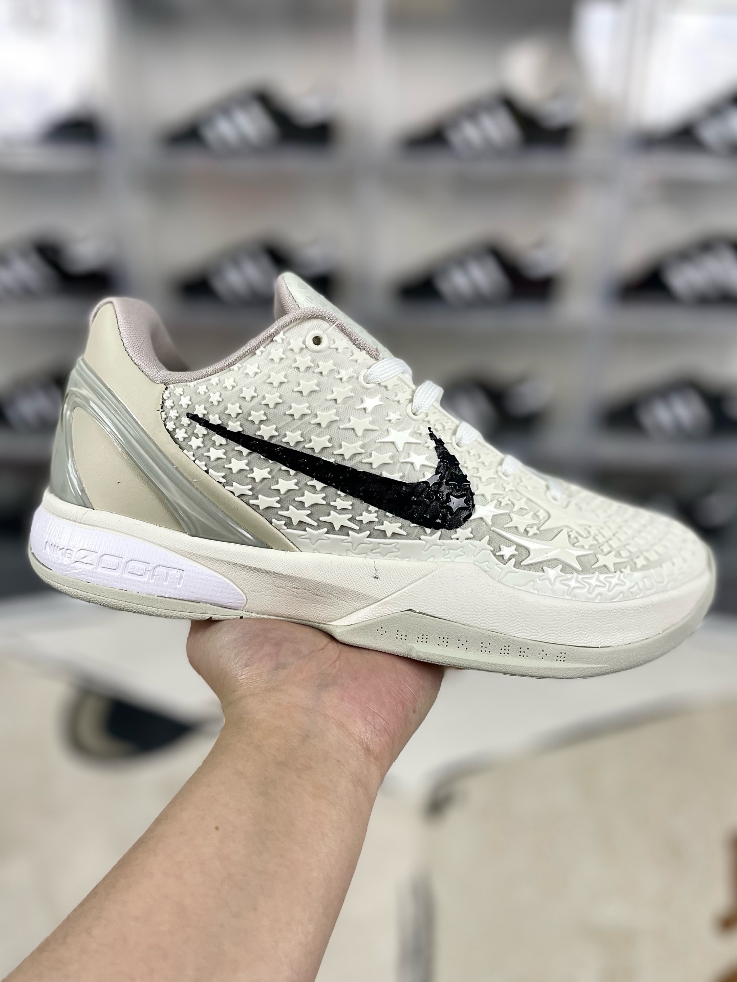 NO:238258,Real carbon plate Nike Zoom Kobe 6 Protro “All-Star 2.0” round-toe lace, wear-resistant and breathable low-top basketball shoes, men’s All-Star Kobe 6th generation Nike Zoom Kobe VI is a classic shoe jointly released by Nike and basketball superstar Kobe Bryant on December 7, 2010. This shoe is inspired by Kobe’s nickname “Black Mamba” on the court, and the design cleverly incorporates the fierceness and precision elements of the black Mamba snake. It adopts a three-layer upper design, the inner layer is made of mesh material, the middle layer uses Flywire technology, and the outer layer is a unique polyurethane 