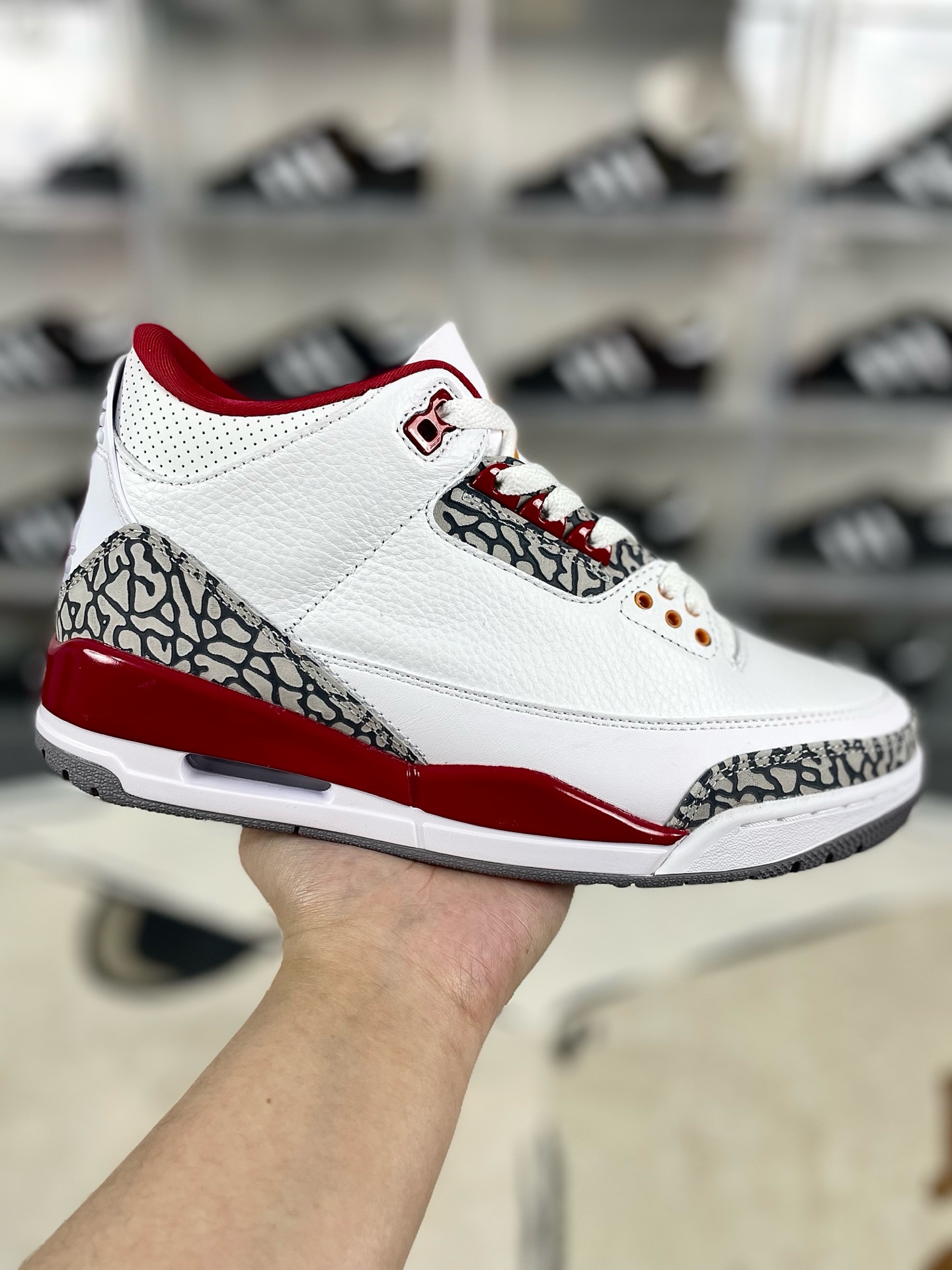 Air Jordan 3 Retro Cardinal Red: Iconic Style & Superior Comfort Shoes 2 i1736369821441 8165 0 0