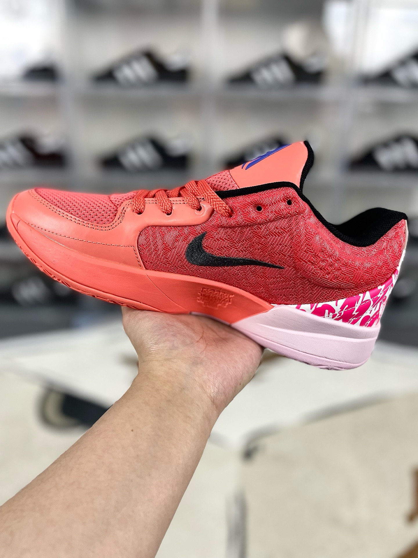 Nike Ja 2 "Heart Eyes" Valentine's Day Edition Low-Top Basketball Shoes 3 i1736457911849 7871 0 1