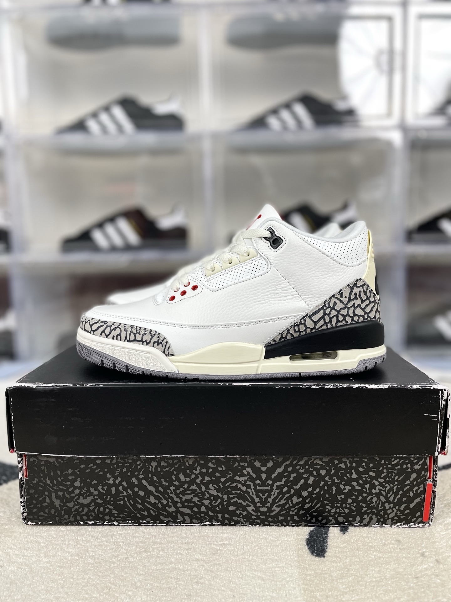 Jordan Air Jordan 3 Retro White Cement Reimagined Sneakers, Mid-Top Basketball Shoes 10 i1737152370684 1010 0 8