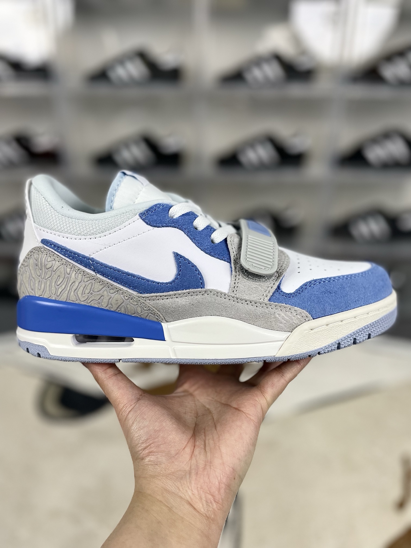 Jordan Legacy 312 Low Retro Basketball Shoes - White/Blue, Unisex Design 9 i1739570390617 7743 0 6