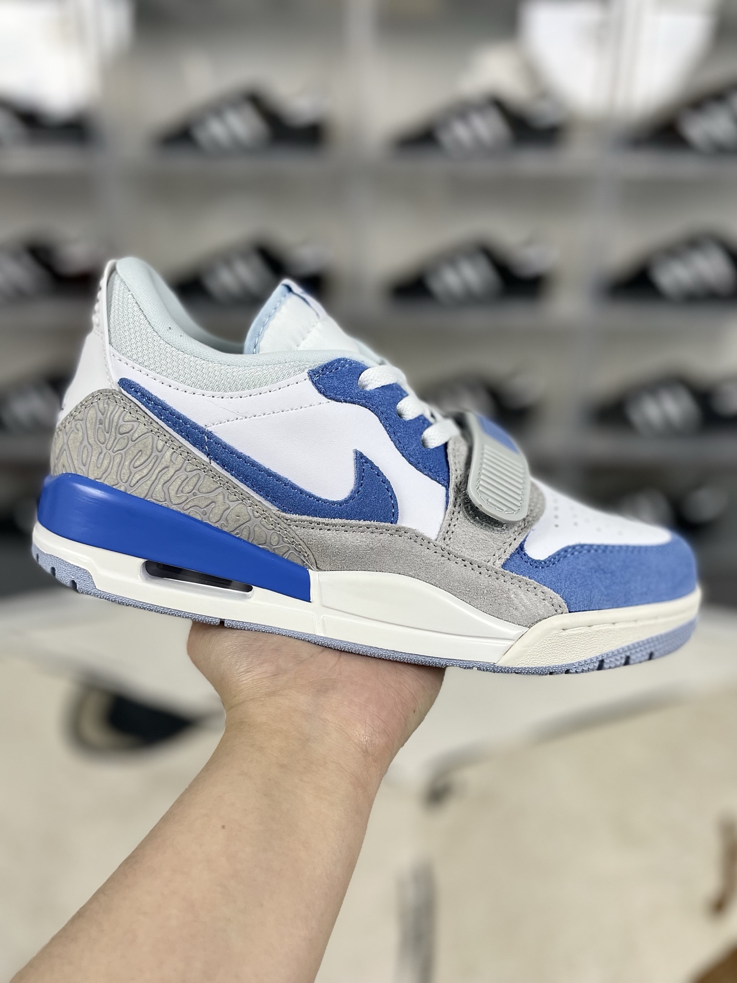 Jordan Legacy 312 Low Retro Basketball Shoes - White/Blue, Unisex Design 2 i1739570390623 6516 0 0