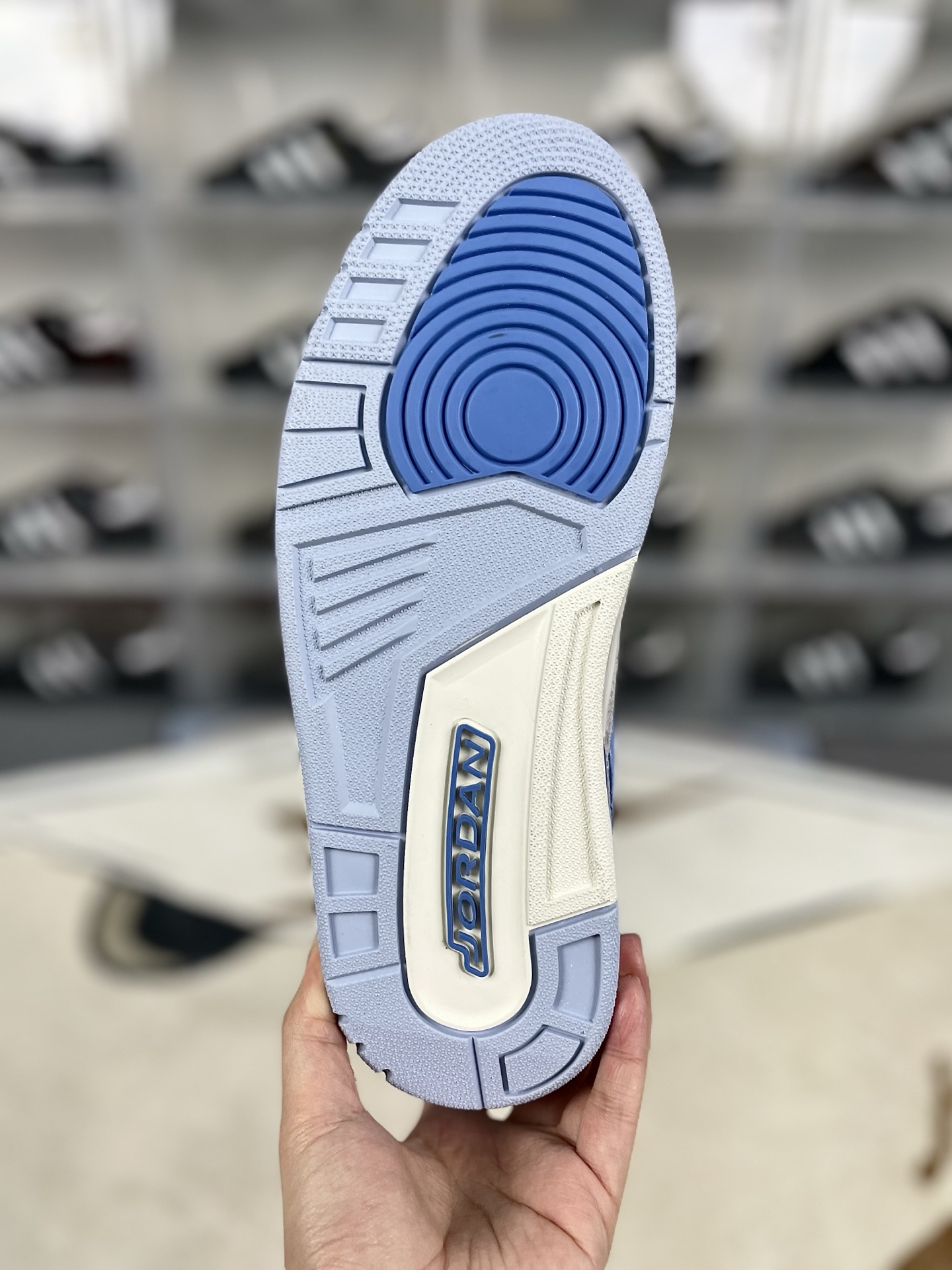 Jordan Legacy 312 Low Retro Basketball Shoes - White/Blue, Unisex Design 7 i1739570393275 852 0 4