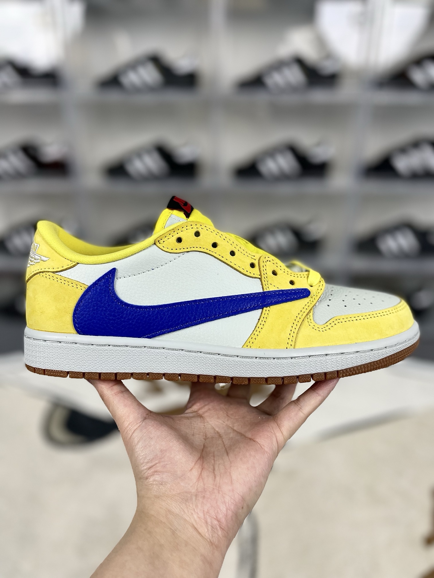Travis Scott x Air Jordan 1 Low OG Canary Yellow - Iconic Design 8 i1739570483786 2476 0 6
