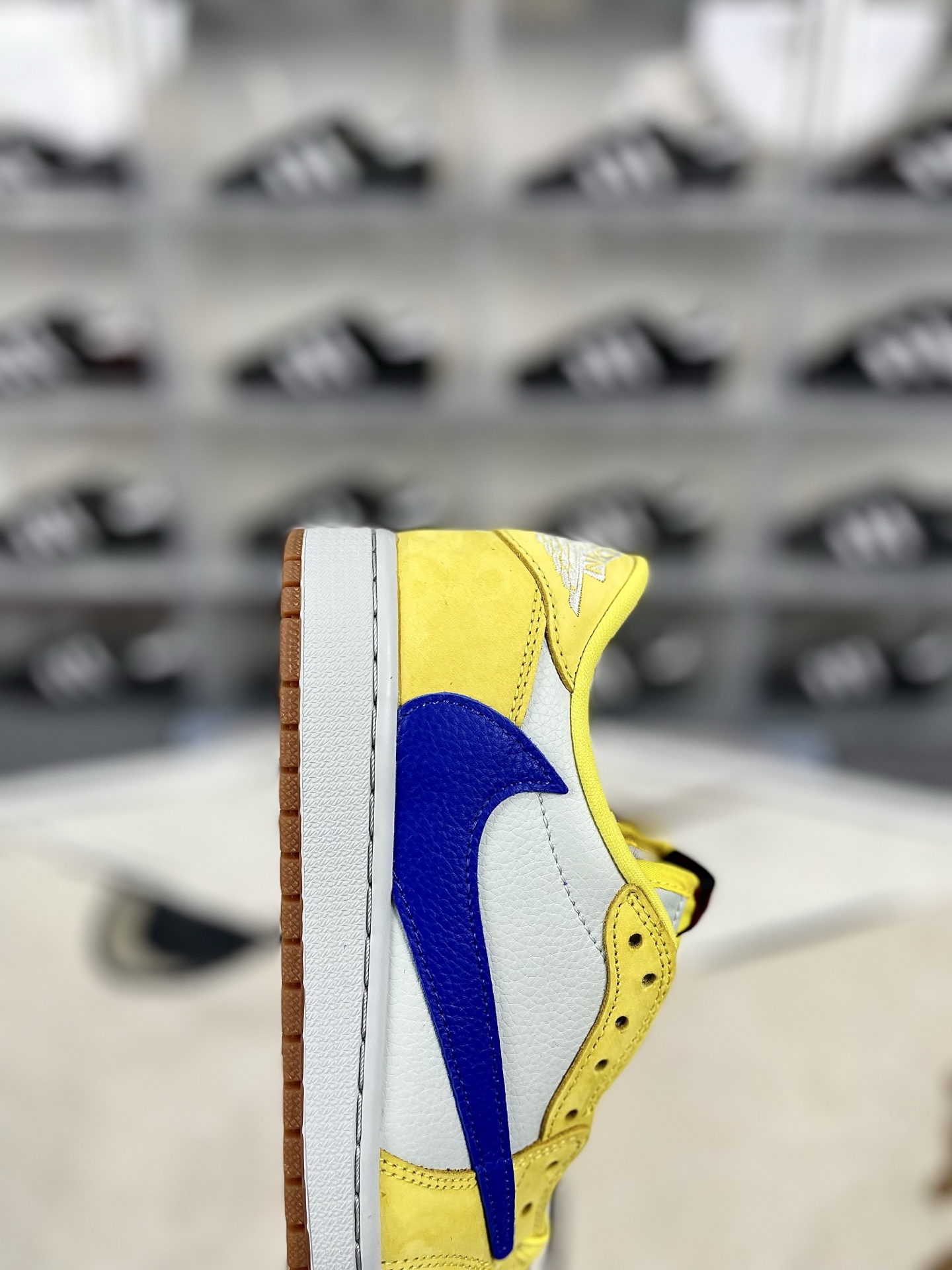 Travis Scott x Air Jordan 1 Low OG Canary Yellow - Iconic Design 7 i1739570484200 4263 0 5